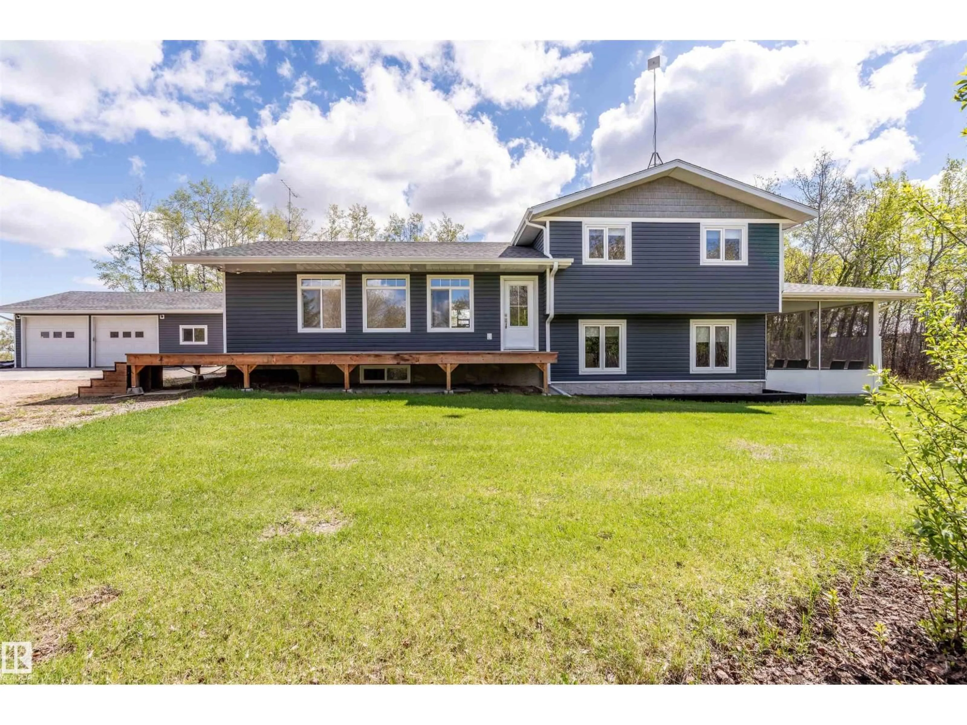 Home with vinyl exterior material, unknown for 60119 RR 473, Rural Bonnyville M.D. Alberta T9N0H1