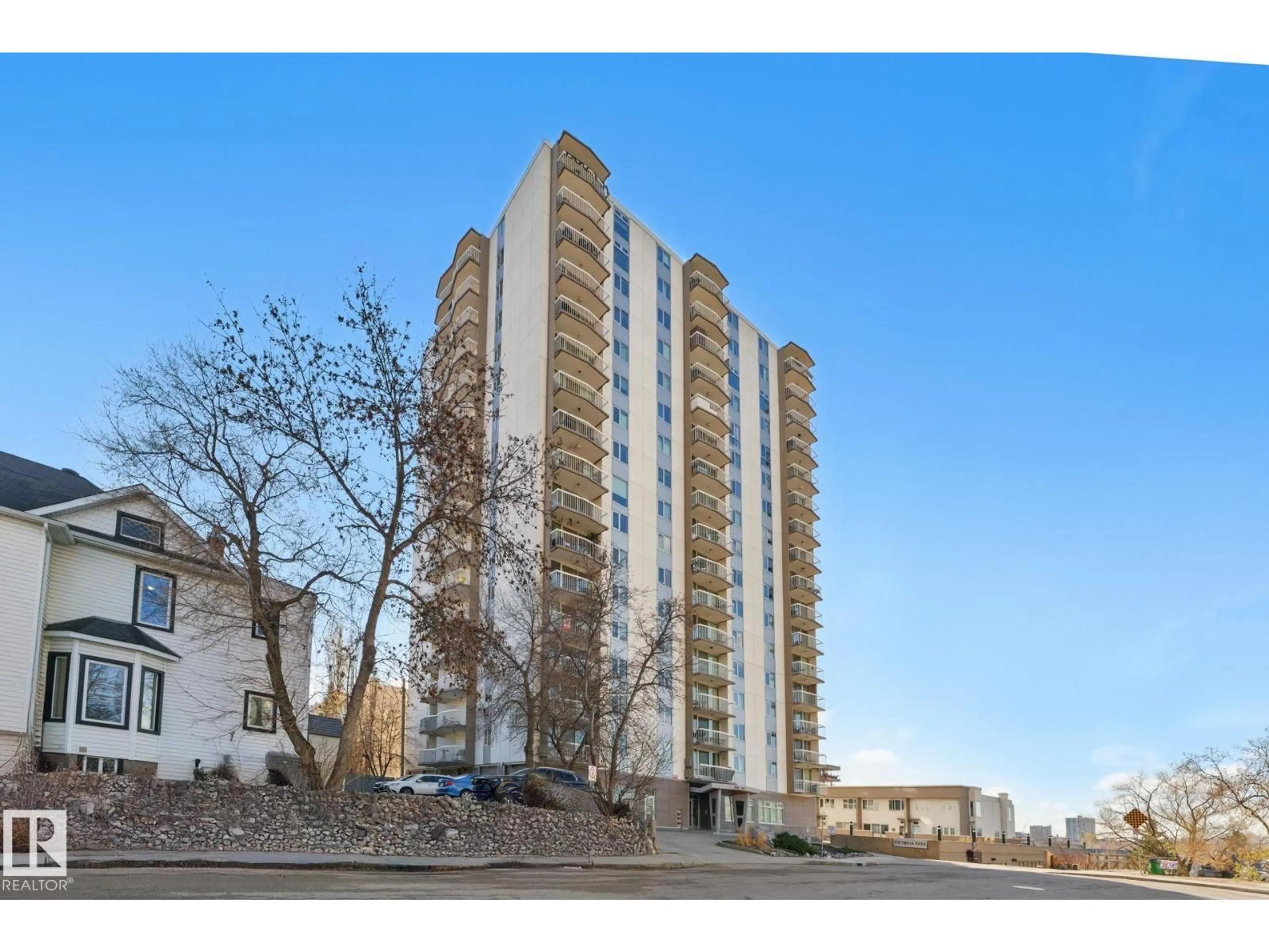 A pic from outside/outdoor area/front of a property/back of a property/a pic from drone, building for 9835 113 ST NW - 1201 113 ST, Edmonton Alberta T5K1N4