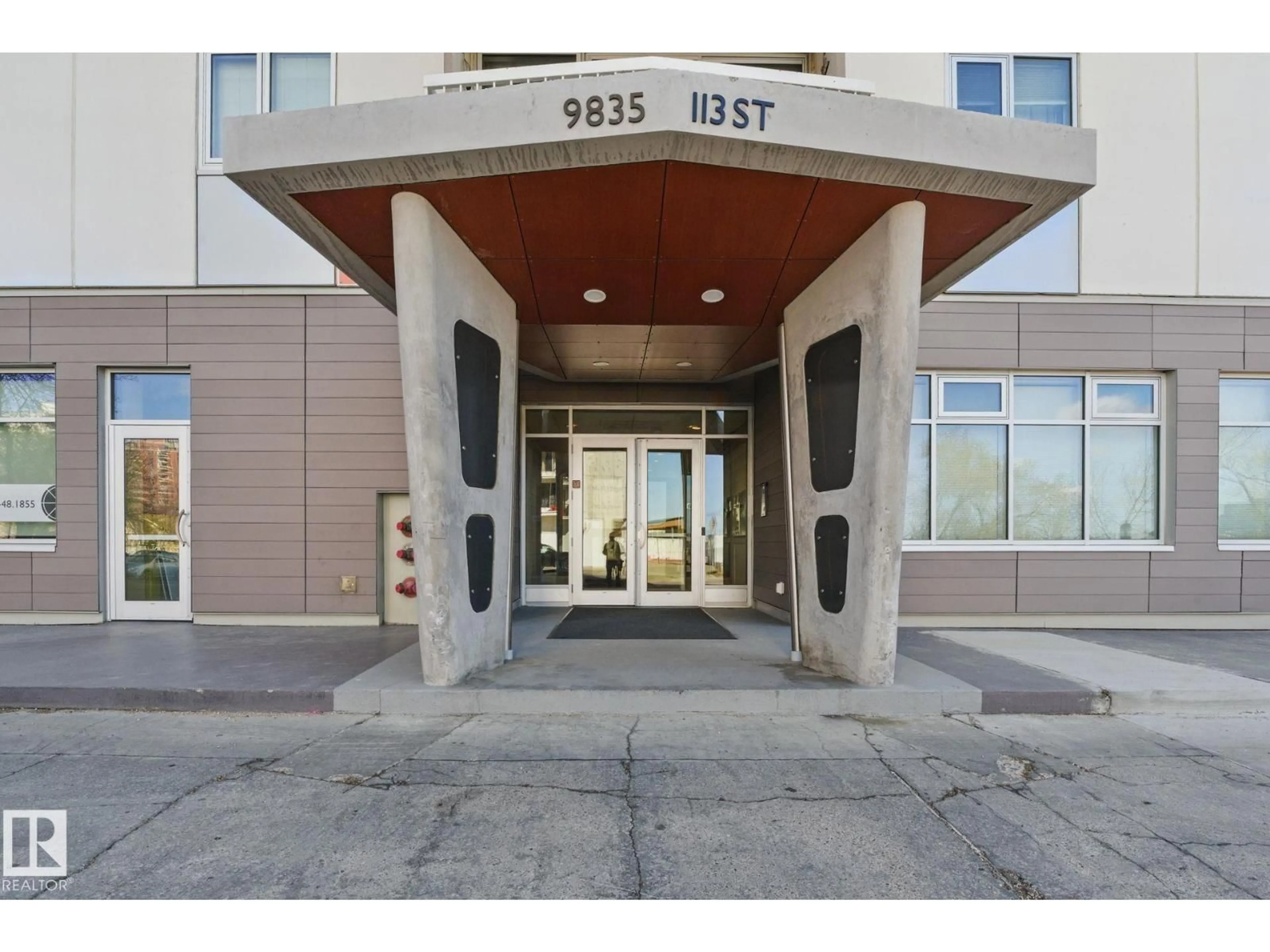 Indoor foyer for 9835 113 ST NW - 1201 113 ST, Edmonton Alberta T5K1N4