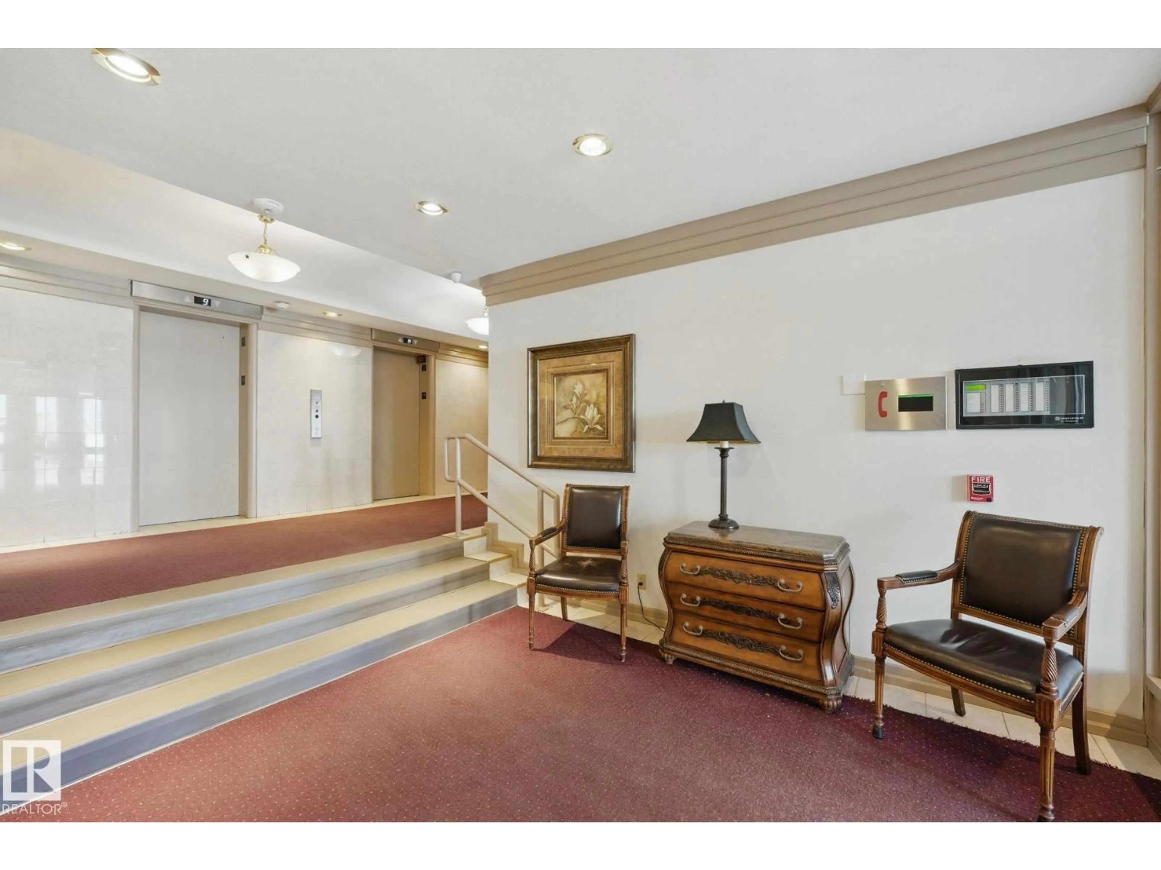 Indoor foyer for 9835 113 ST NW - 1201 113 ST, Edmonton Alberta T5K1N4
