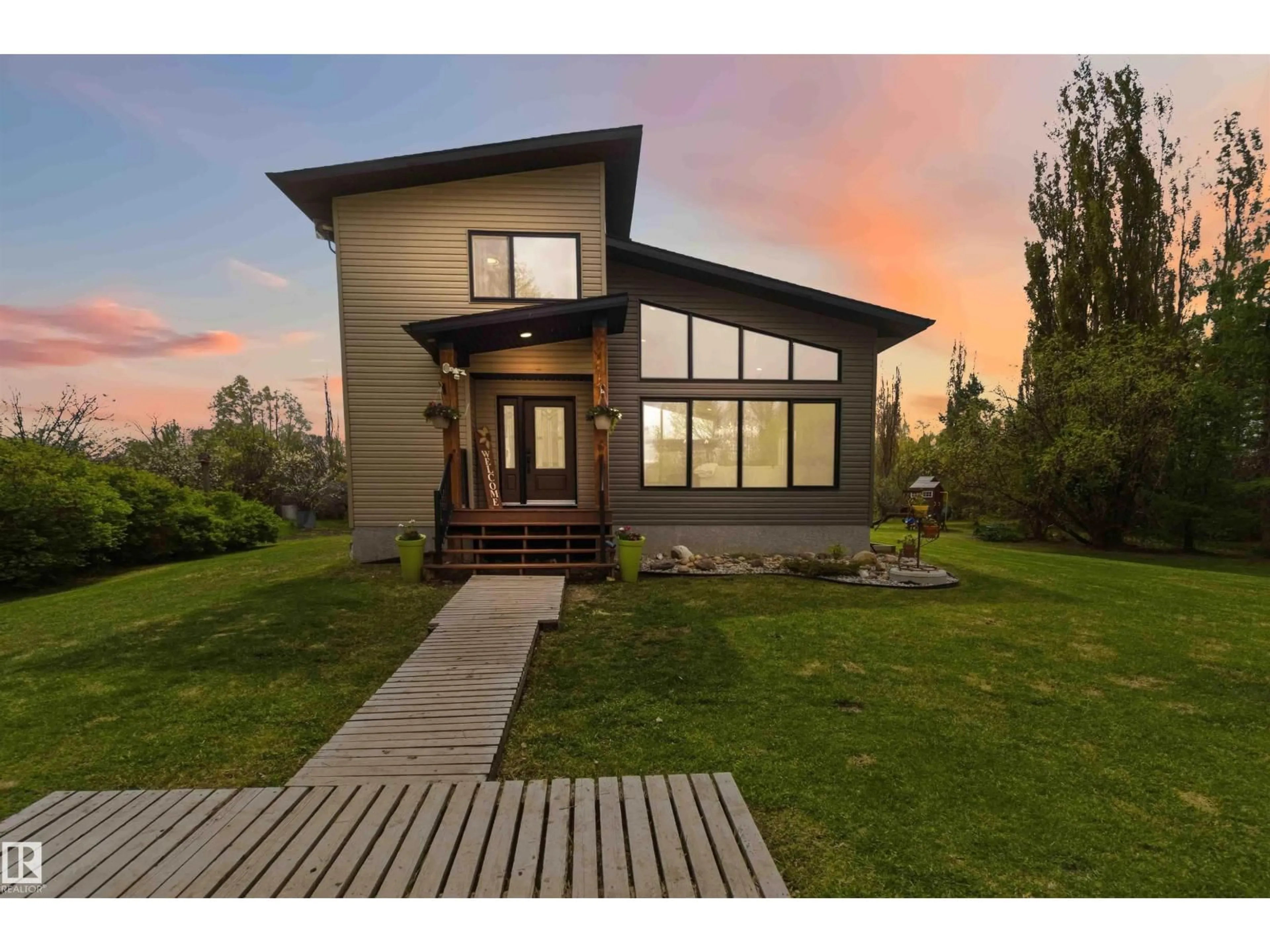Home with brick exterior material, mountain view for #11 - 2011 TWP ROAD 510, Rural Parkland County Alberta T7Y2N4
