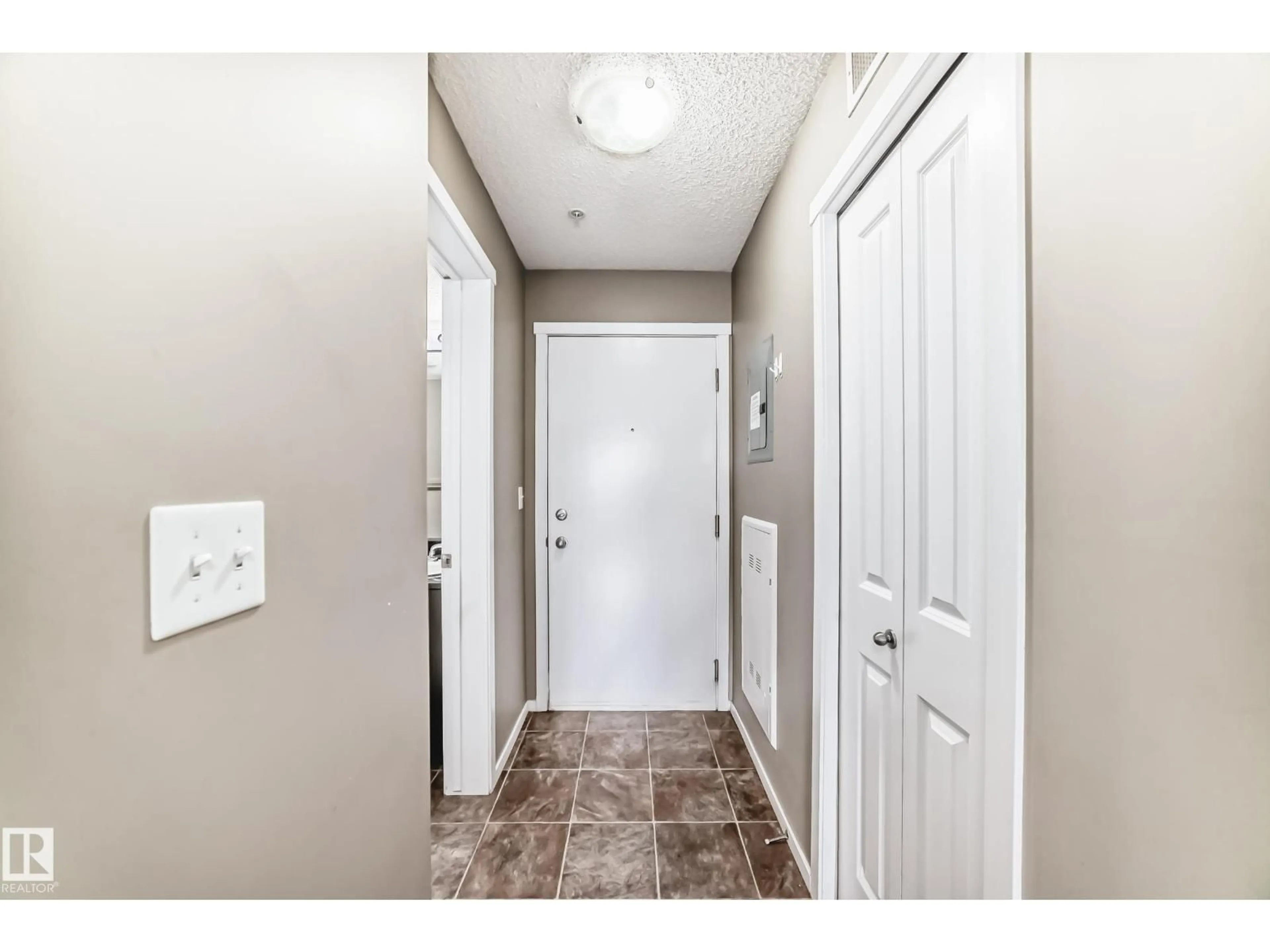 Indoor entryway for 210 JAMES MOWATT TR, Edmonton Alberta T6W3L9