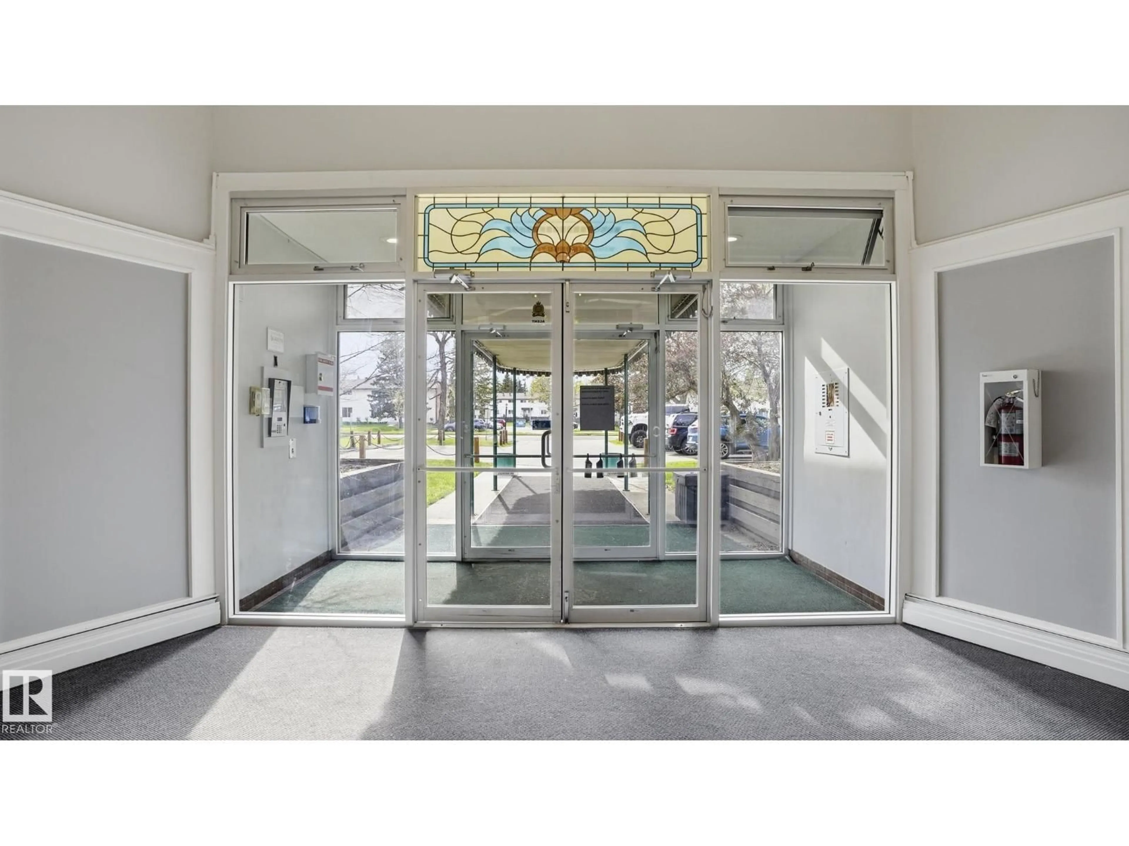 Indoor foyer for 5125 - 105 RIVERBEND RD, Edmonton Alberta T6H5K5