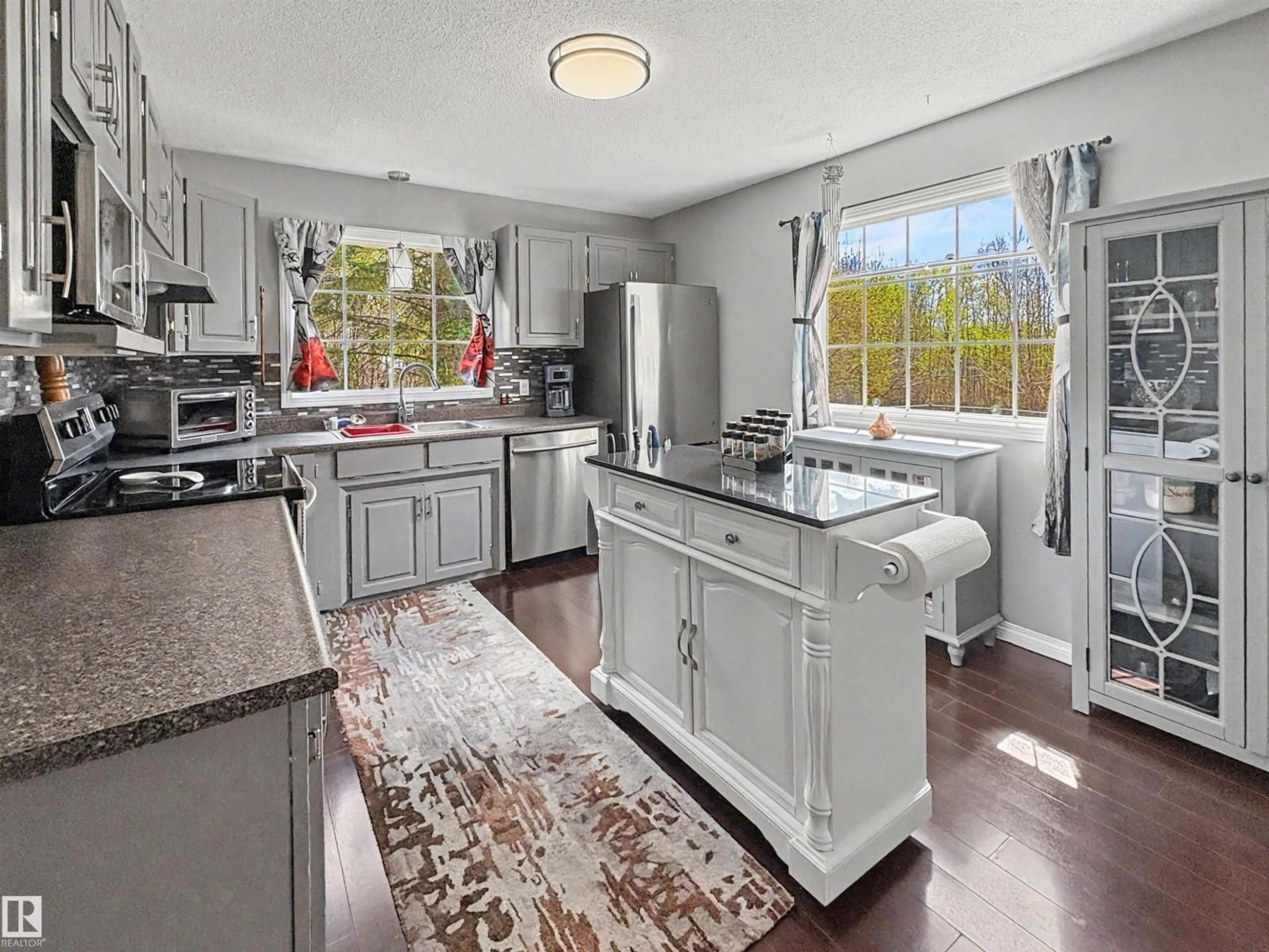 Open concept kitchen, ceramic/tile floor for HI - 840 11013 28, Rural St. Paul County Alberta T0A0C0