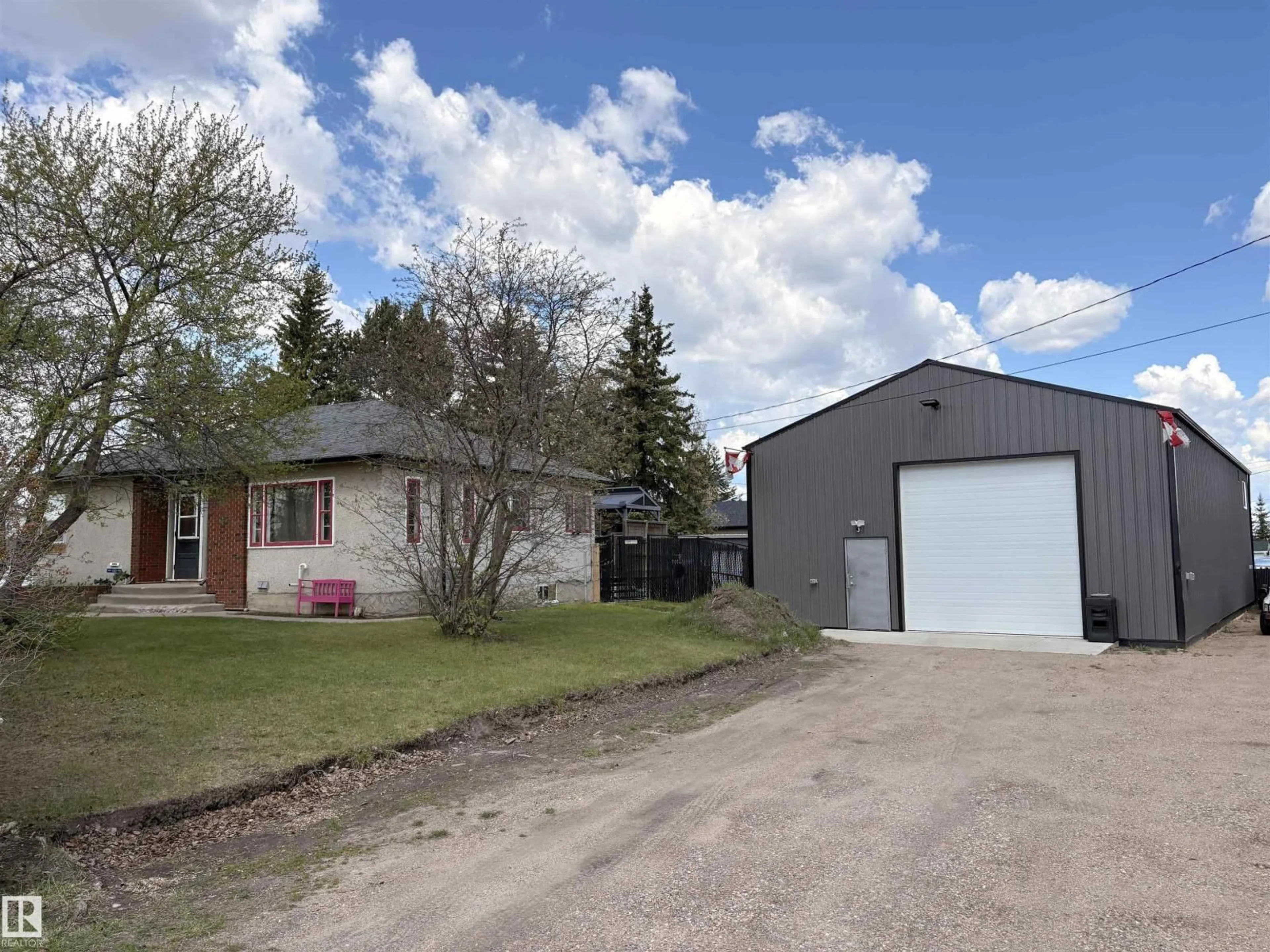 A pic from outside/outdoor area/front of a property/back of a property/a pic from drone, street for 5510 RAILWAY AV, Glendon Alberta T0A1P0