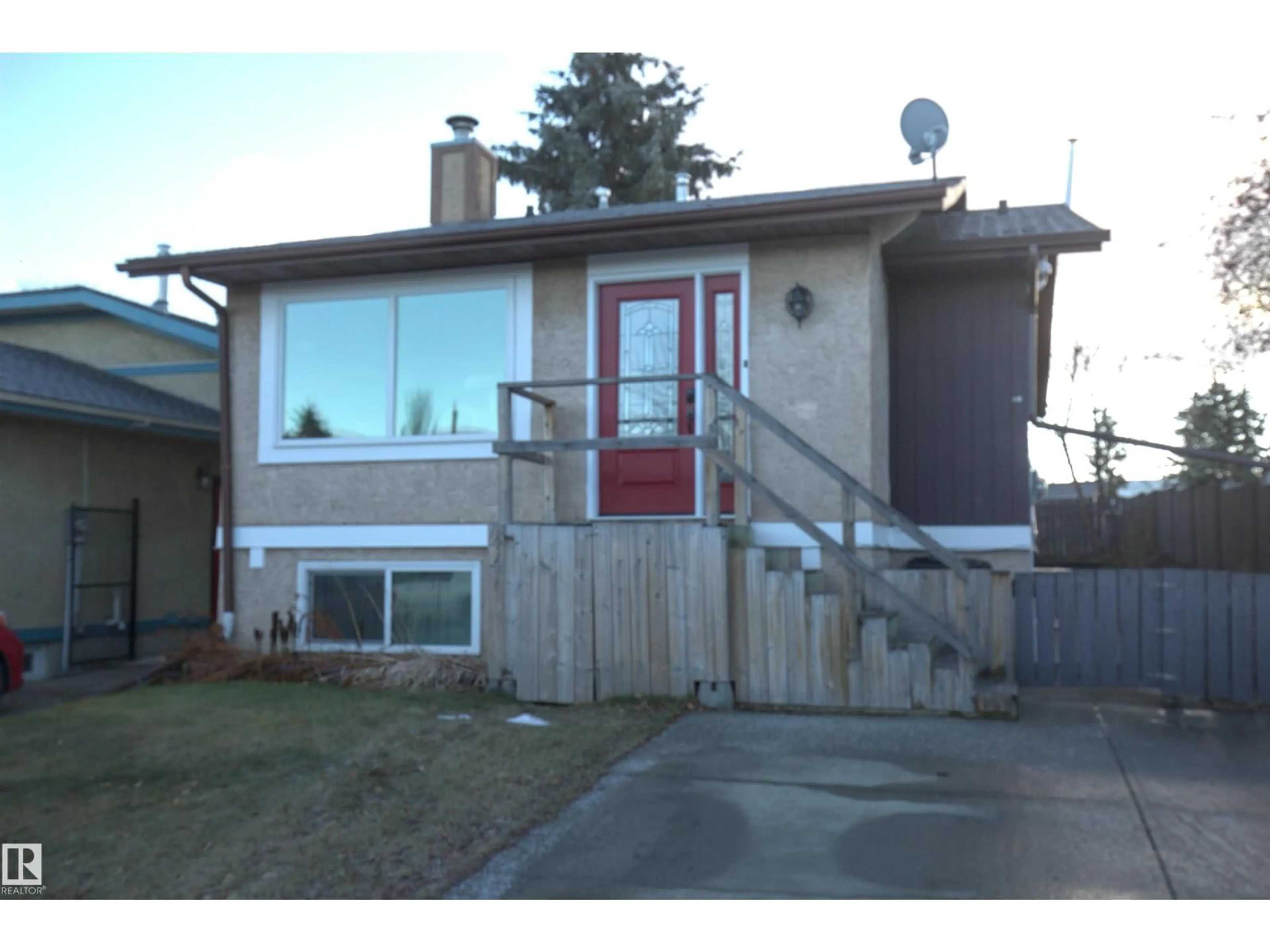 Home with vinyl exterior material, street for 44 WELLINGTON CR, Spruce Grove Alberta T7X1K2