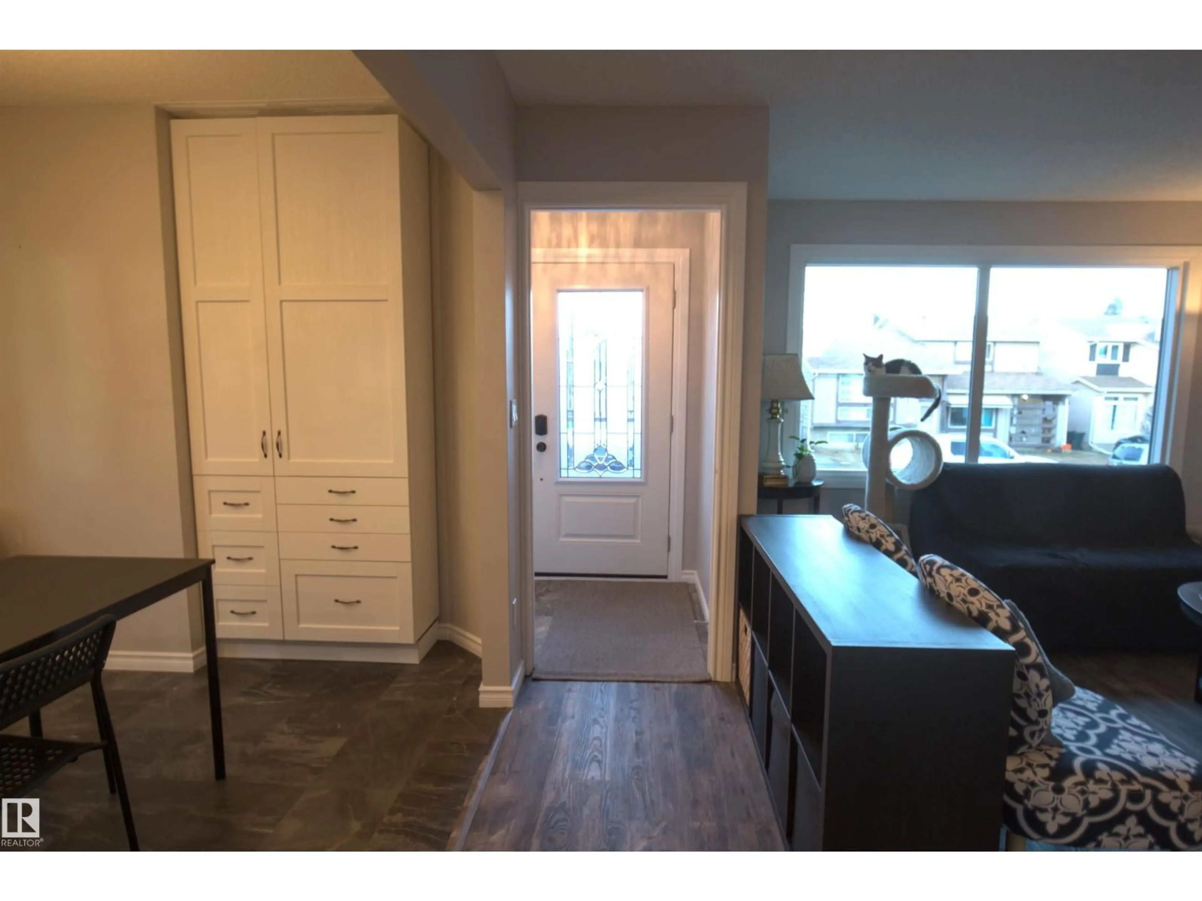 Indoor entryway for 44 WELLINGTON CR, Spruce Grove Alberta T7X1K2