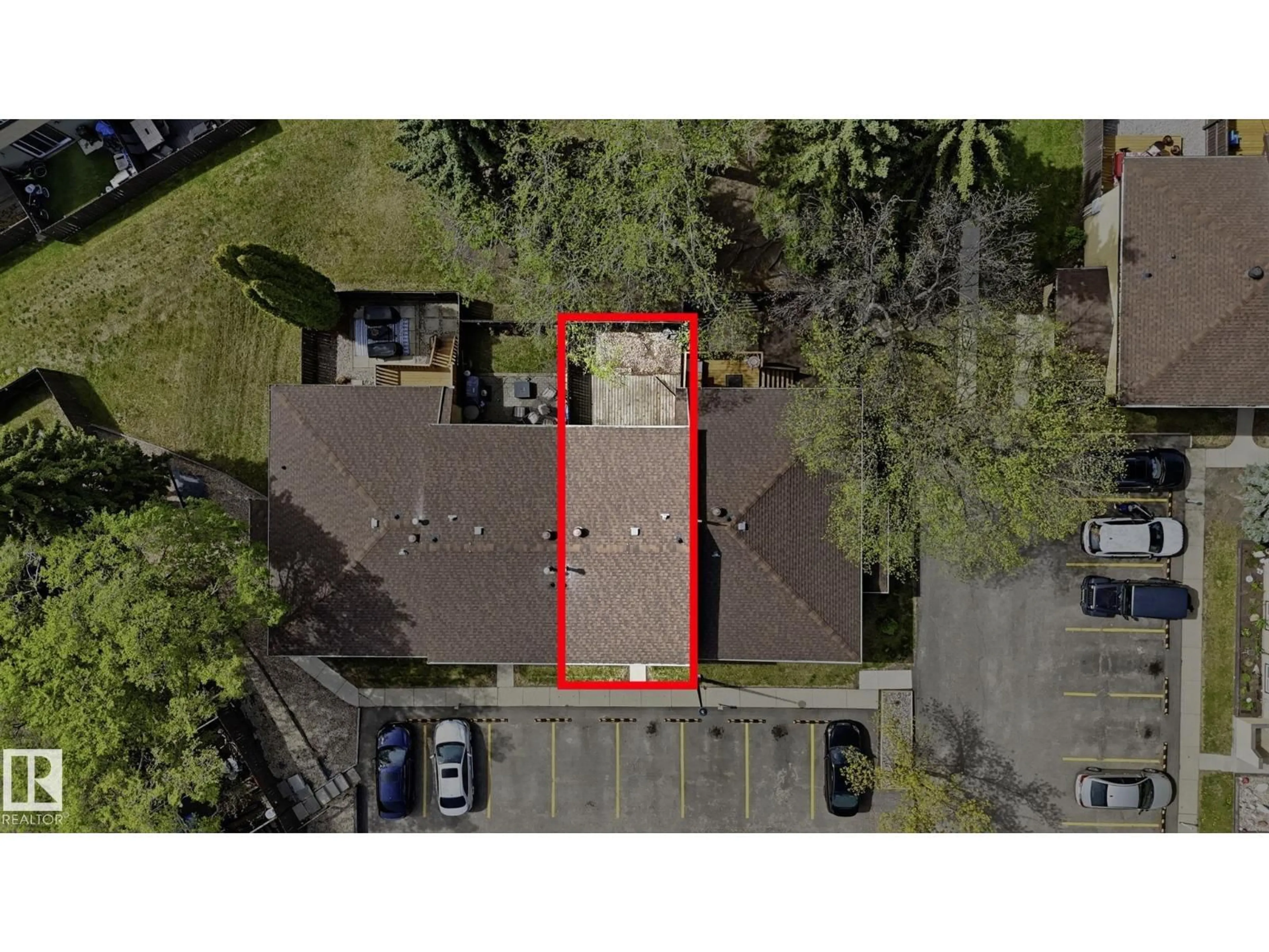 A pic from outside/outdoor area/front of a property/back of a property/a pic from drone, street for 210 WOODBRIDGE WY, Sherwood Park Alberta T8A3Y3