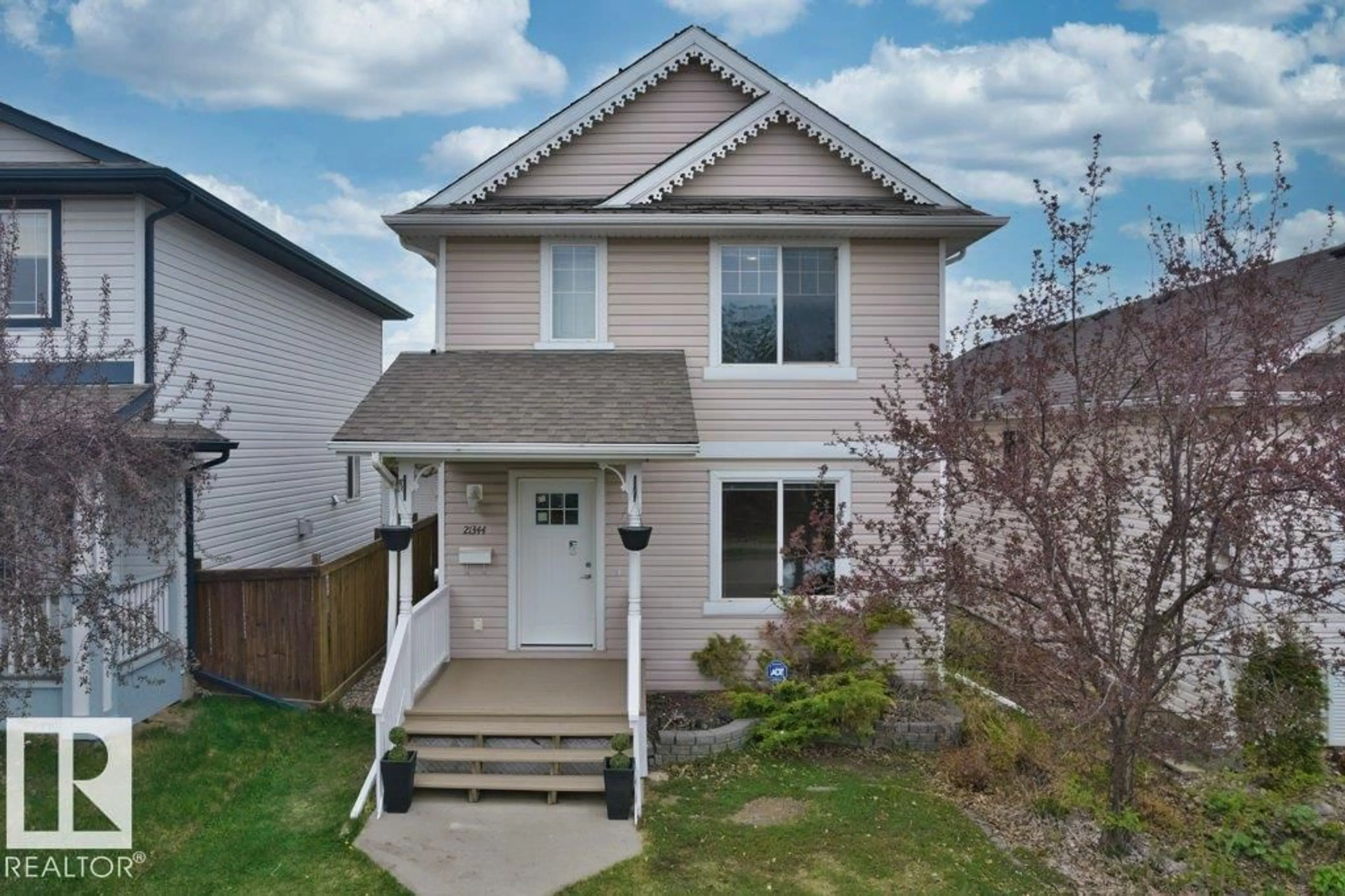 Home with vinyl exterior material, street for 21344 88 AV, Edmonton Alberta T5T6V1