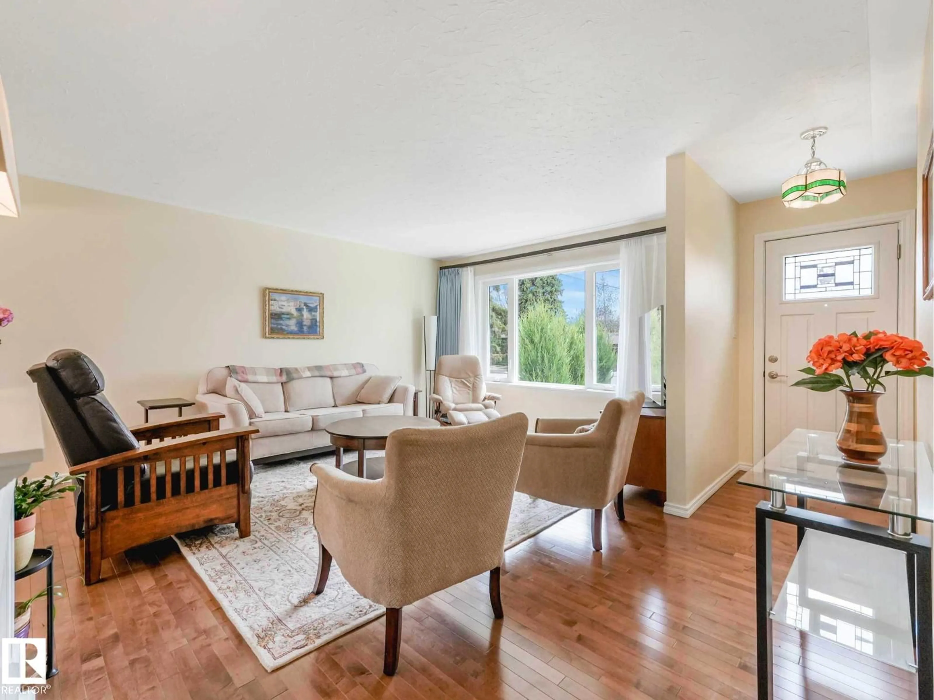 Living room with furniture, wood/laminate floor for 7508 76 AV, Edmonton Alberta T6C0H4
