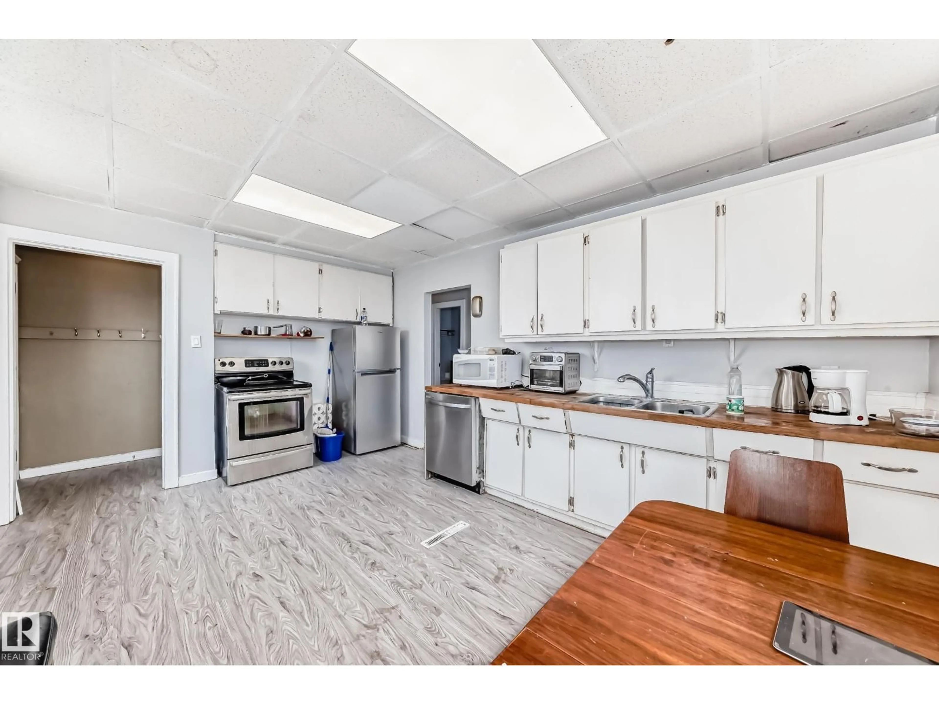 Open concept kitchen, unknown for 5013-5015 49 AV, Vegreville Alberta T9C1L9