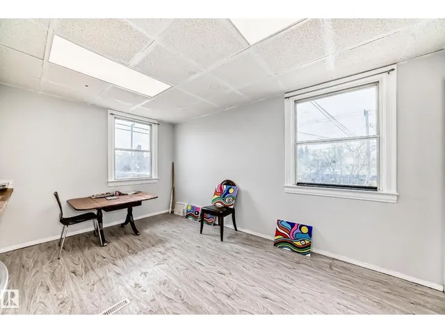 5013-5015 49 AV, Vegreville 5
