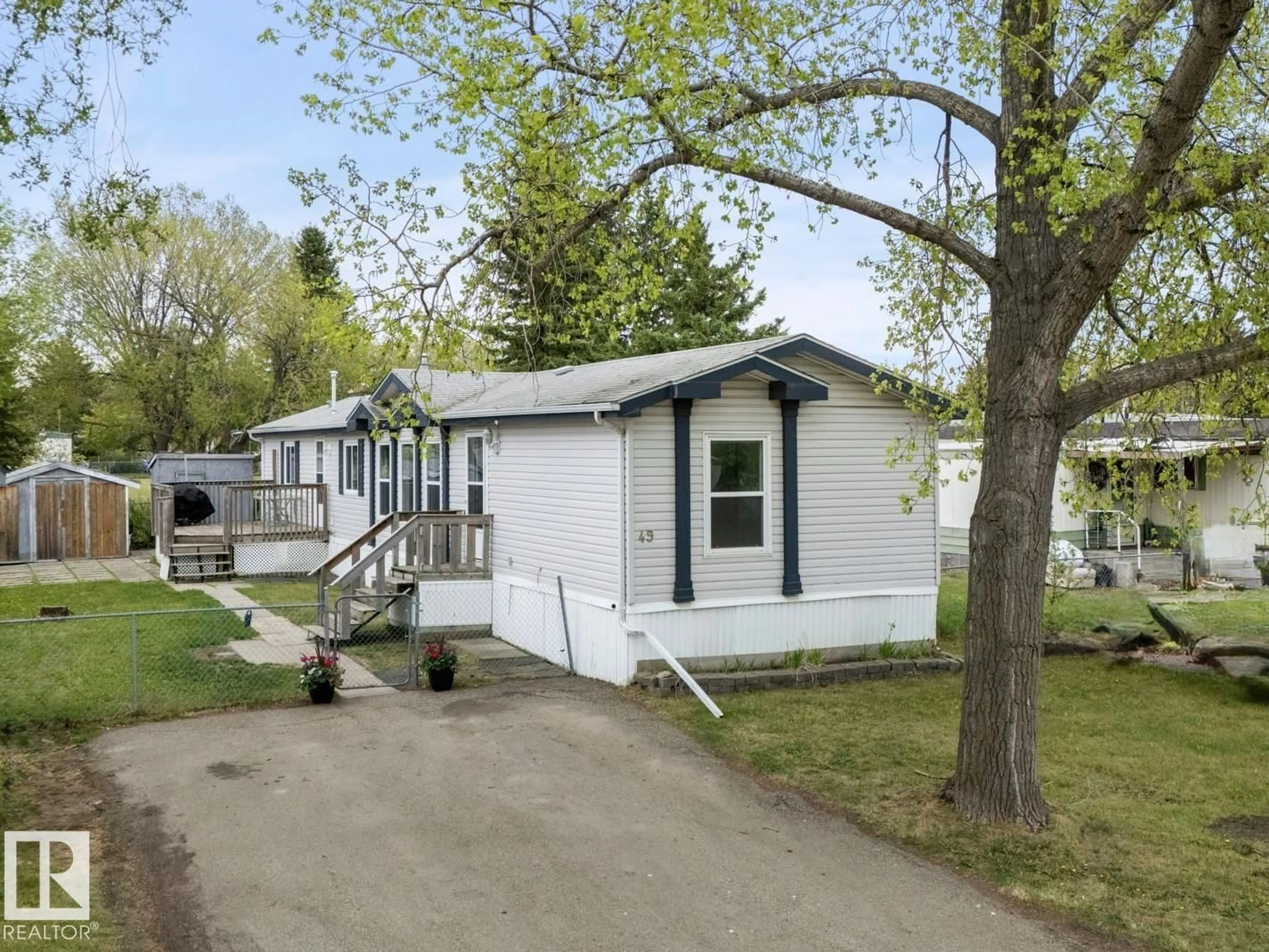 Home with vinyl exterior material, street for 49 RIM RD, Edmonton Alberta T6P1C4