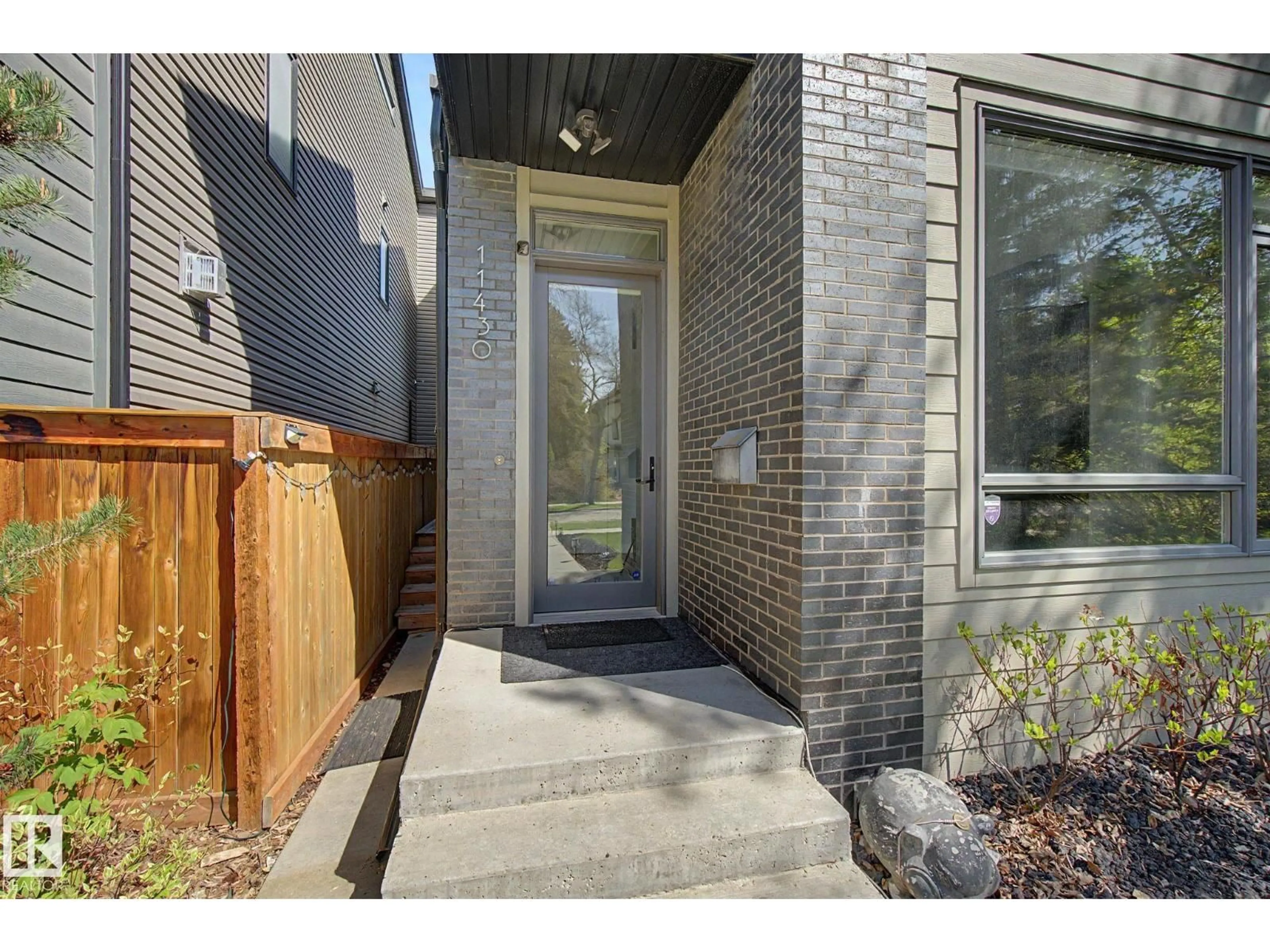 Indoor entryway for 11430 75 AV, Edmonton Alberta T6G0H7
