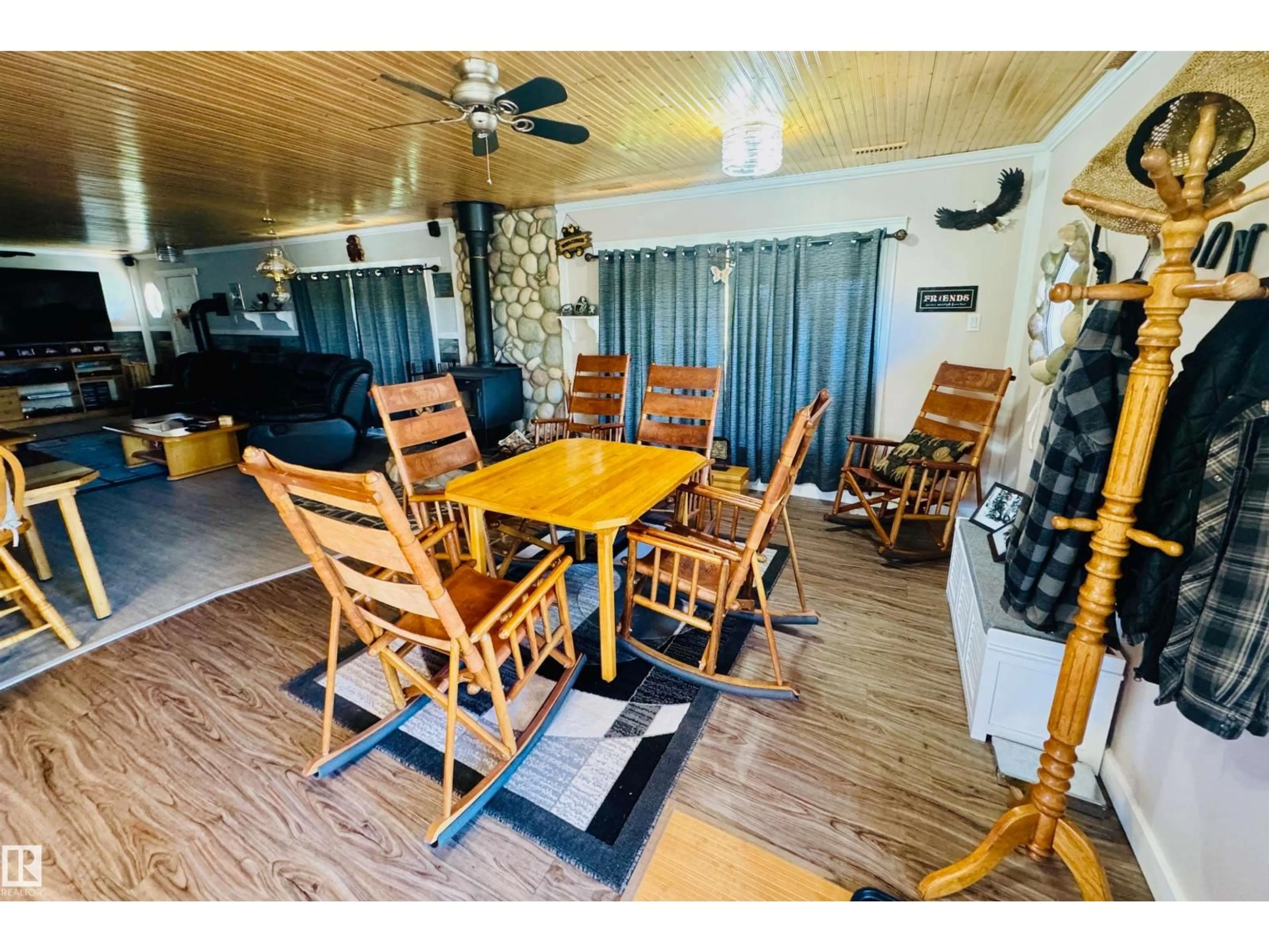 Dining room, wood/laminate floor for 60501 - 401 RR 120, Rural St. Paul County Alberta T0A3A0