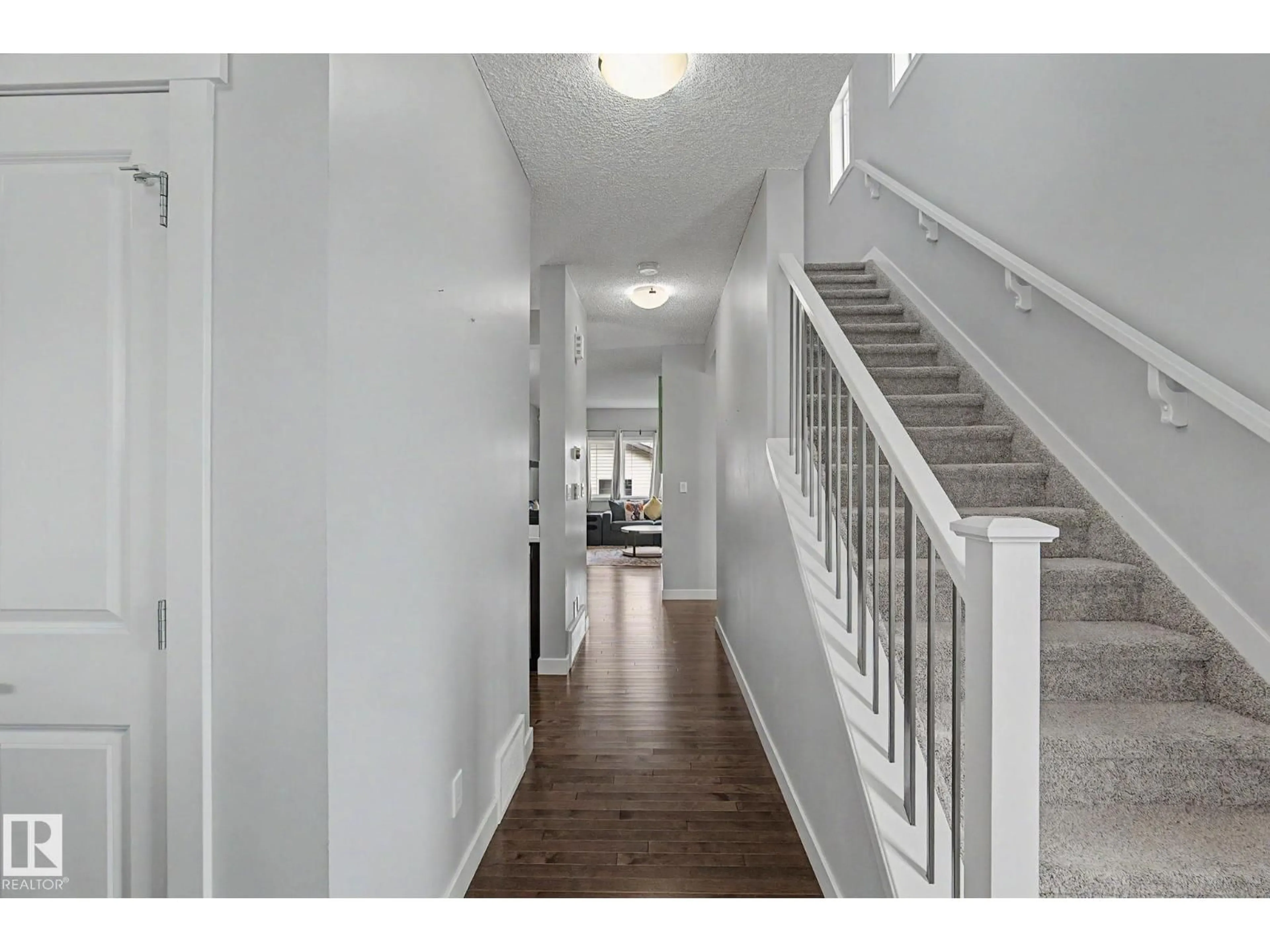 Indoor entryway for 18144 76 ST, Edmonton Alberta T5Z0L9