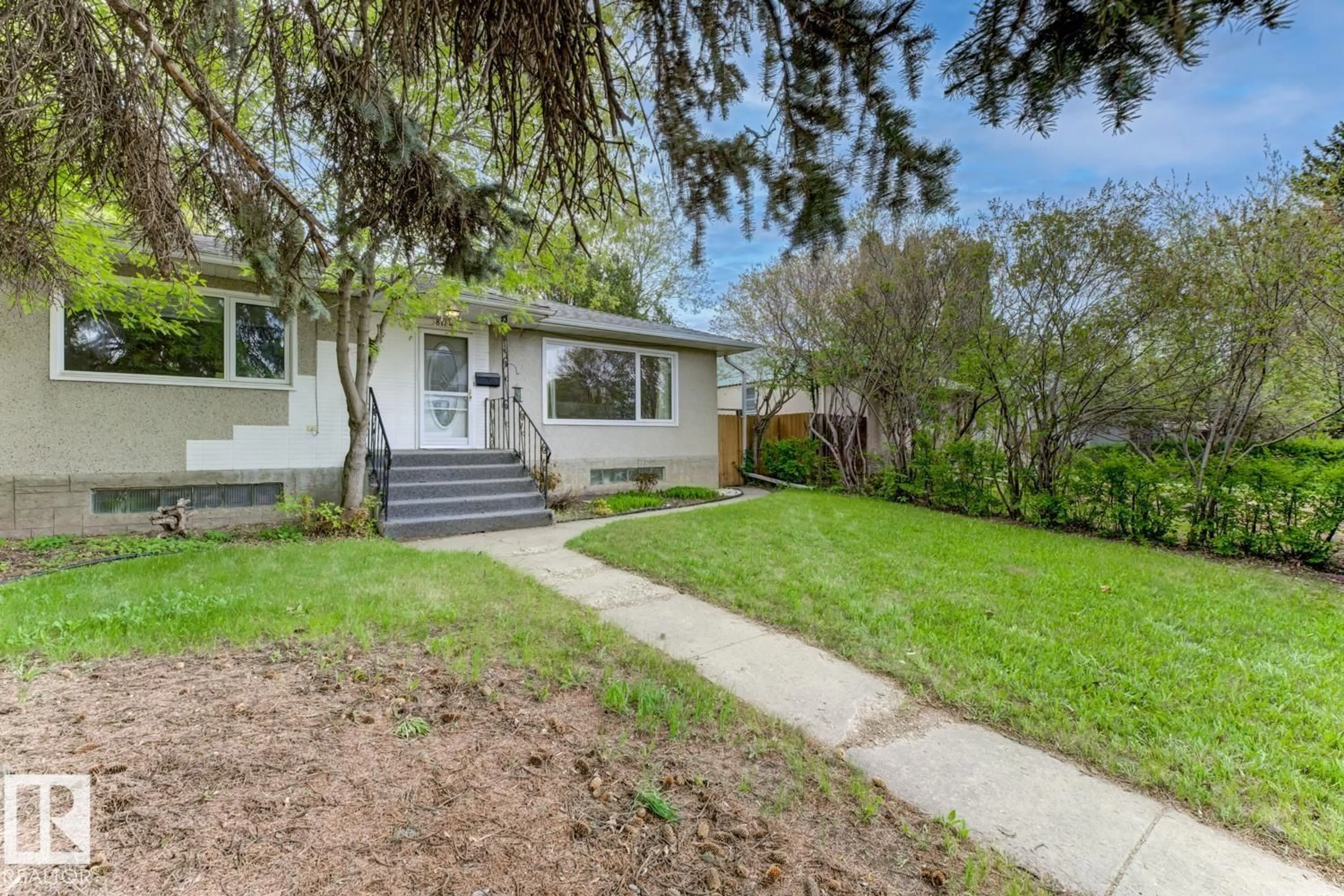 Unknown for 8754 STRATHEARN DR, Edmonton Alberta T6C5C7