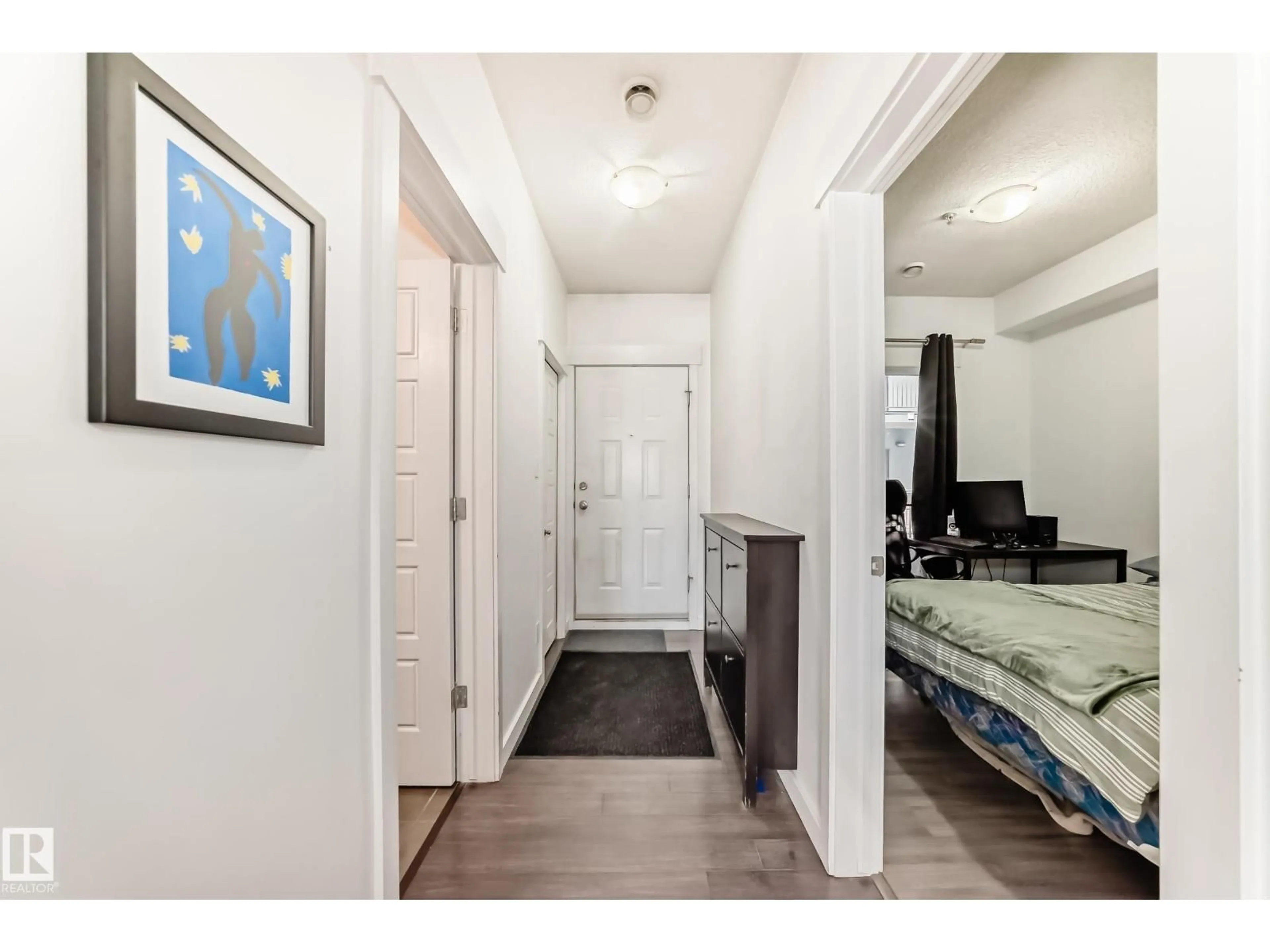 Indoor entryway for 316 10518 113 ST NW, Edmonton Alberta T5H0C6