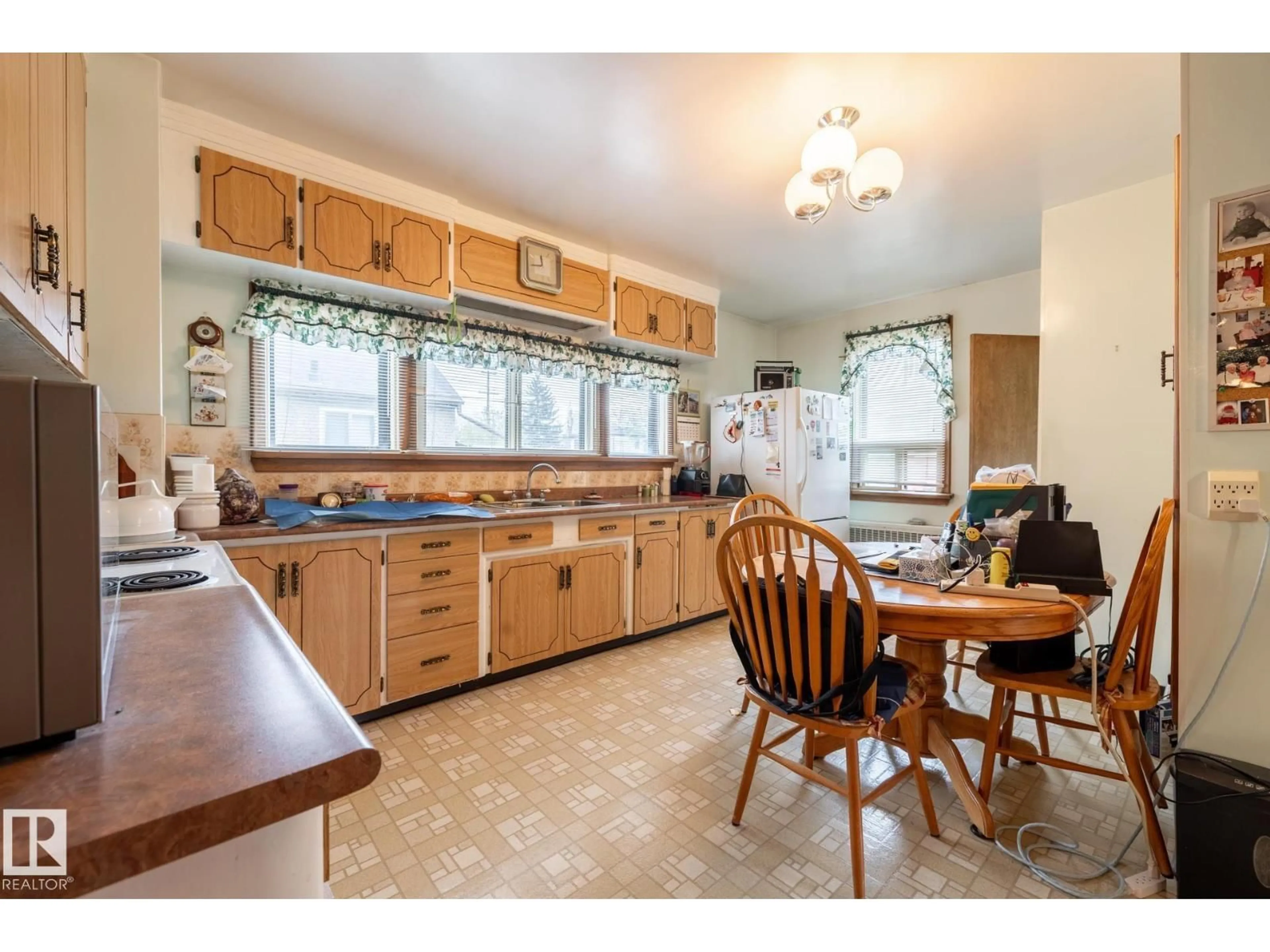 Standard kitchen, unknown for 9839 81 AV, Edmonton Alberta T6E1W4