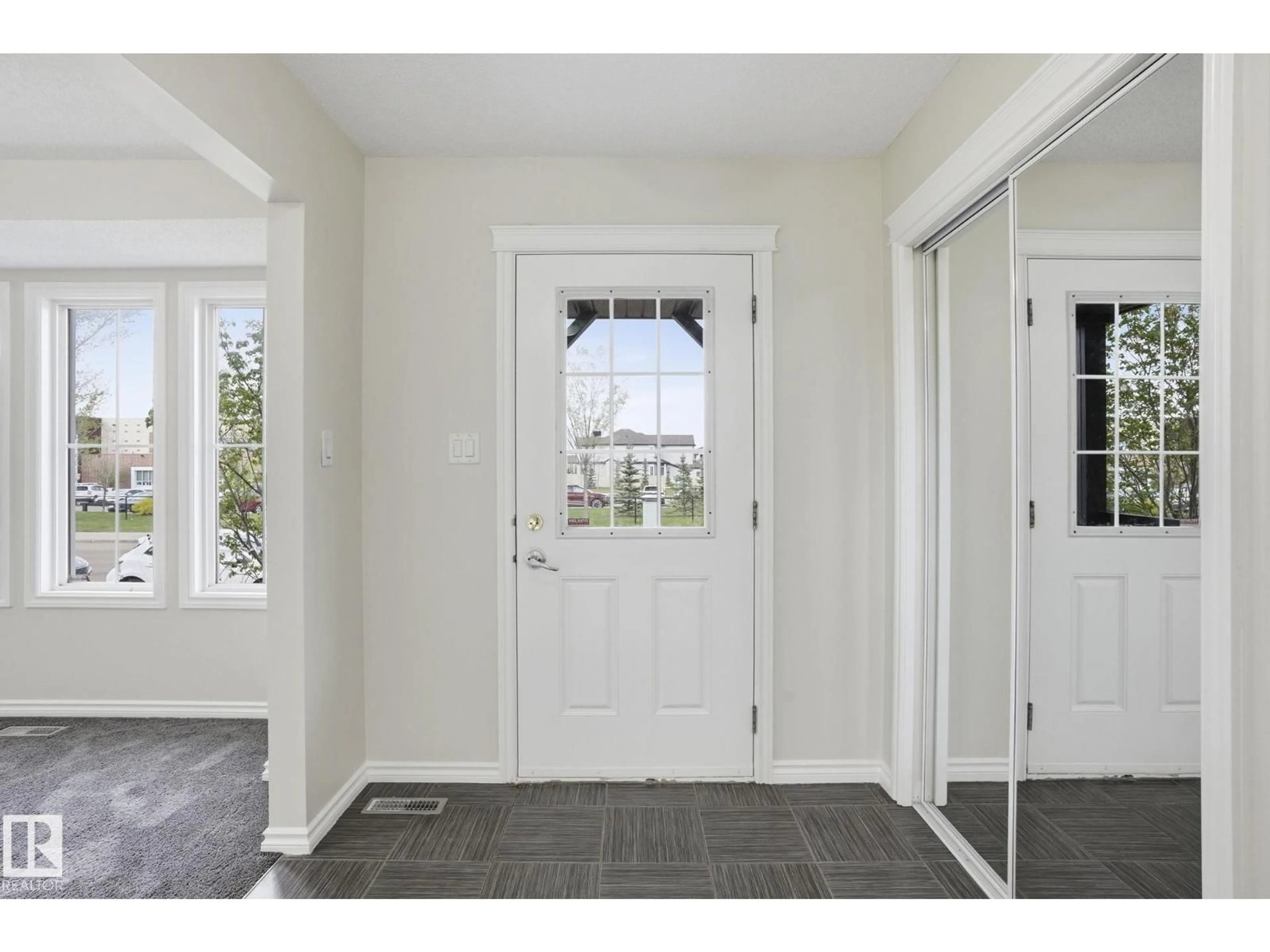 Indoor entryway for 445 WATT BV, Edmonton Alberta T6X1P9