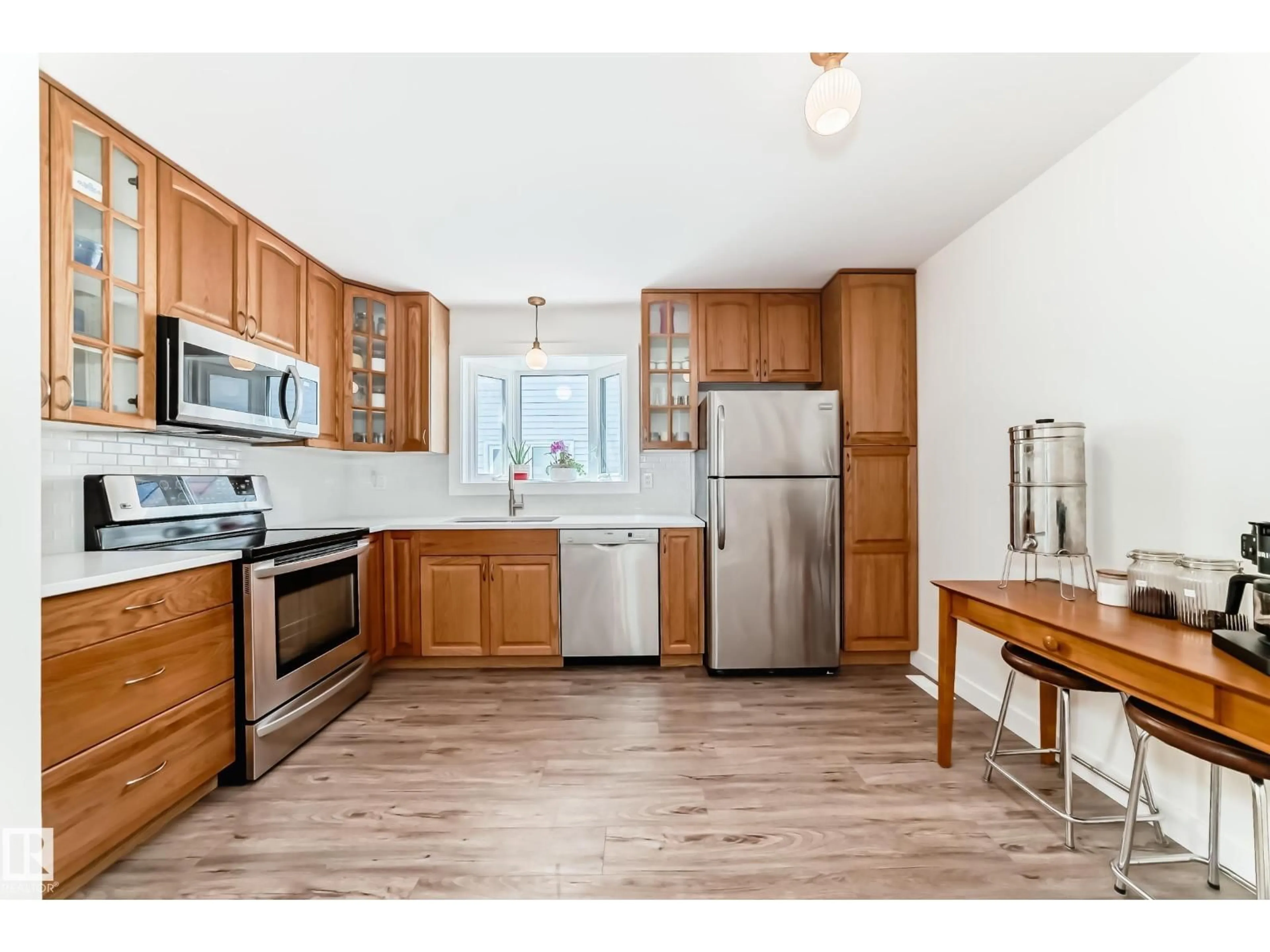 Standard kitchen, wood/laminate floor for 107 MILLGROVE DR, Spruce Grove Alberta T7X2S4