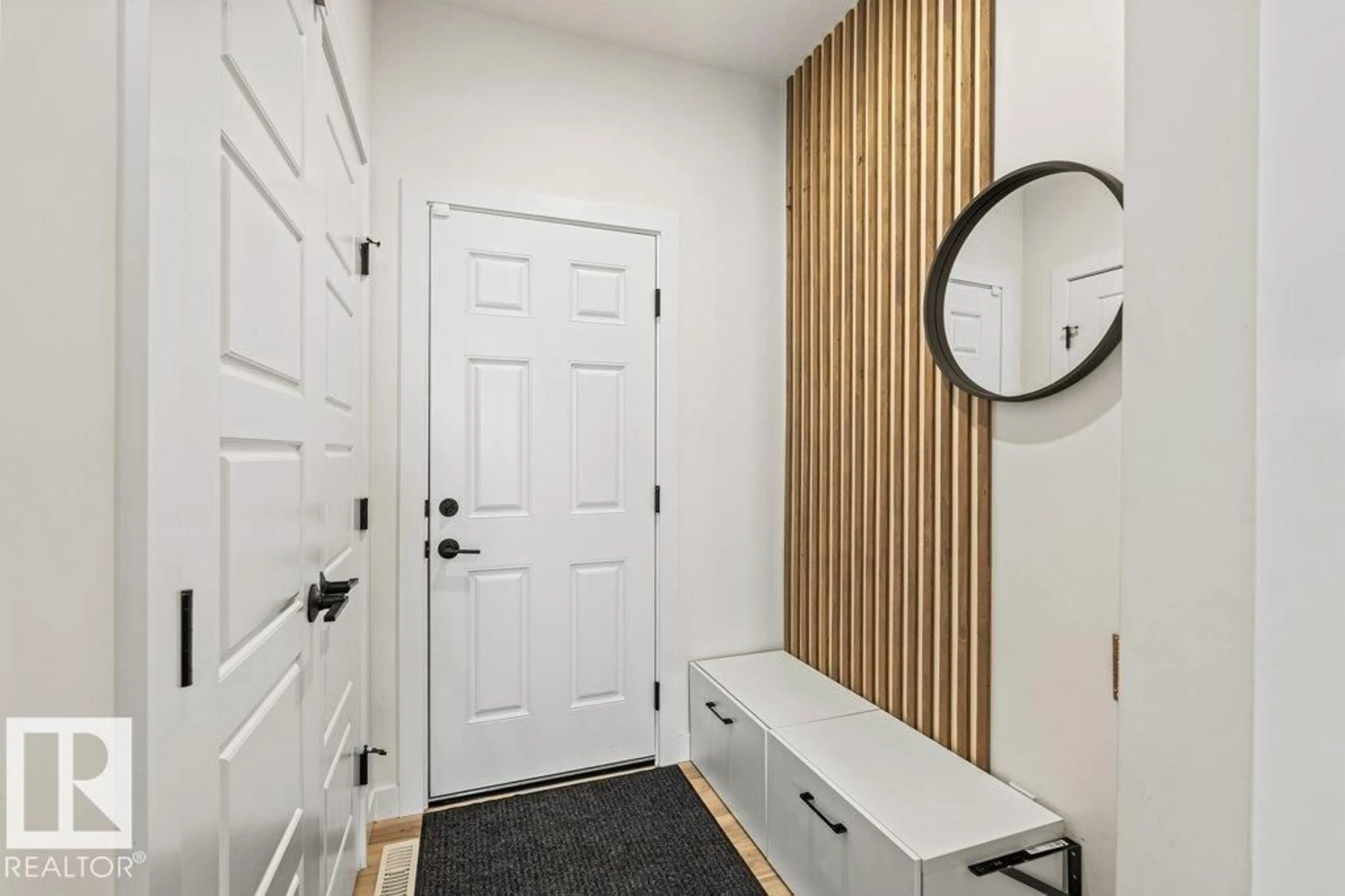 Indoor entryway for 21003 131 AV, Edmonton Alberta T5S0P4