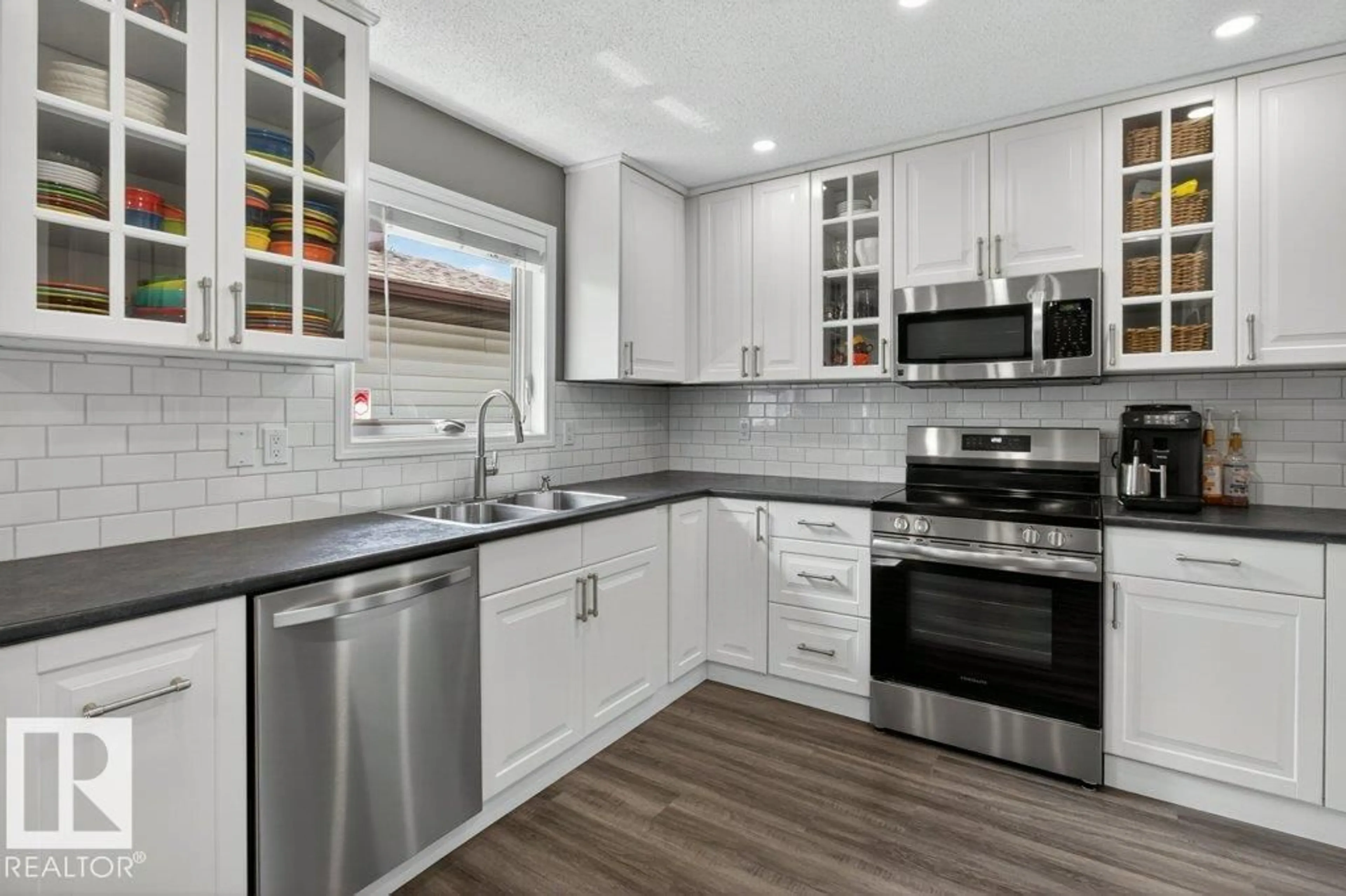 Open concept kitchen, ceramic/tile floor for 18007 99A AV NW, Edmonton Alberta T5T4B9