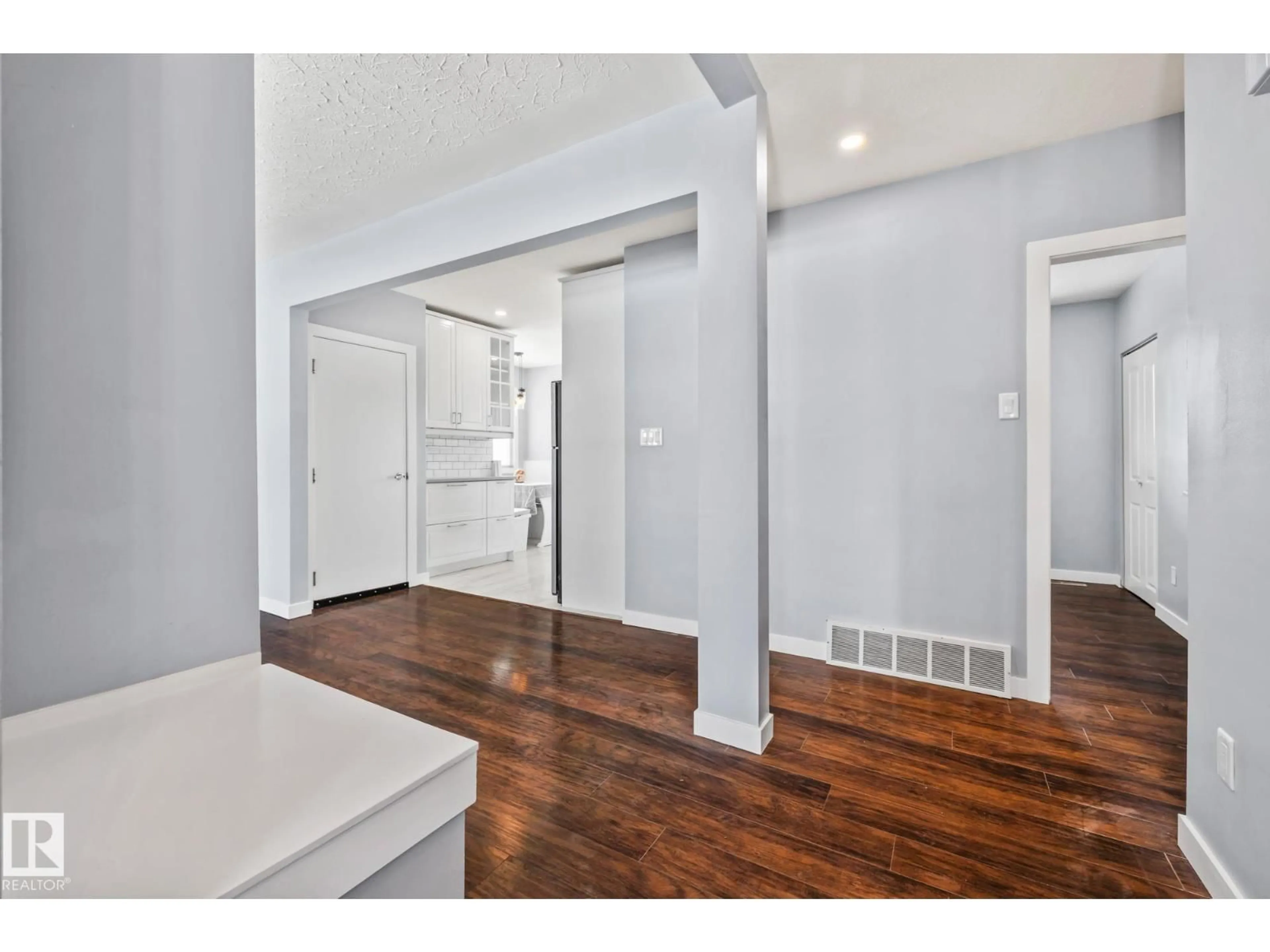 Indoor entryway for NW - 13608 137 ST, Edmonton Alberta T5L2B3
