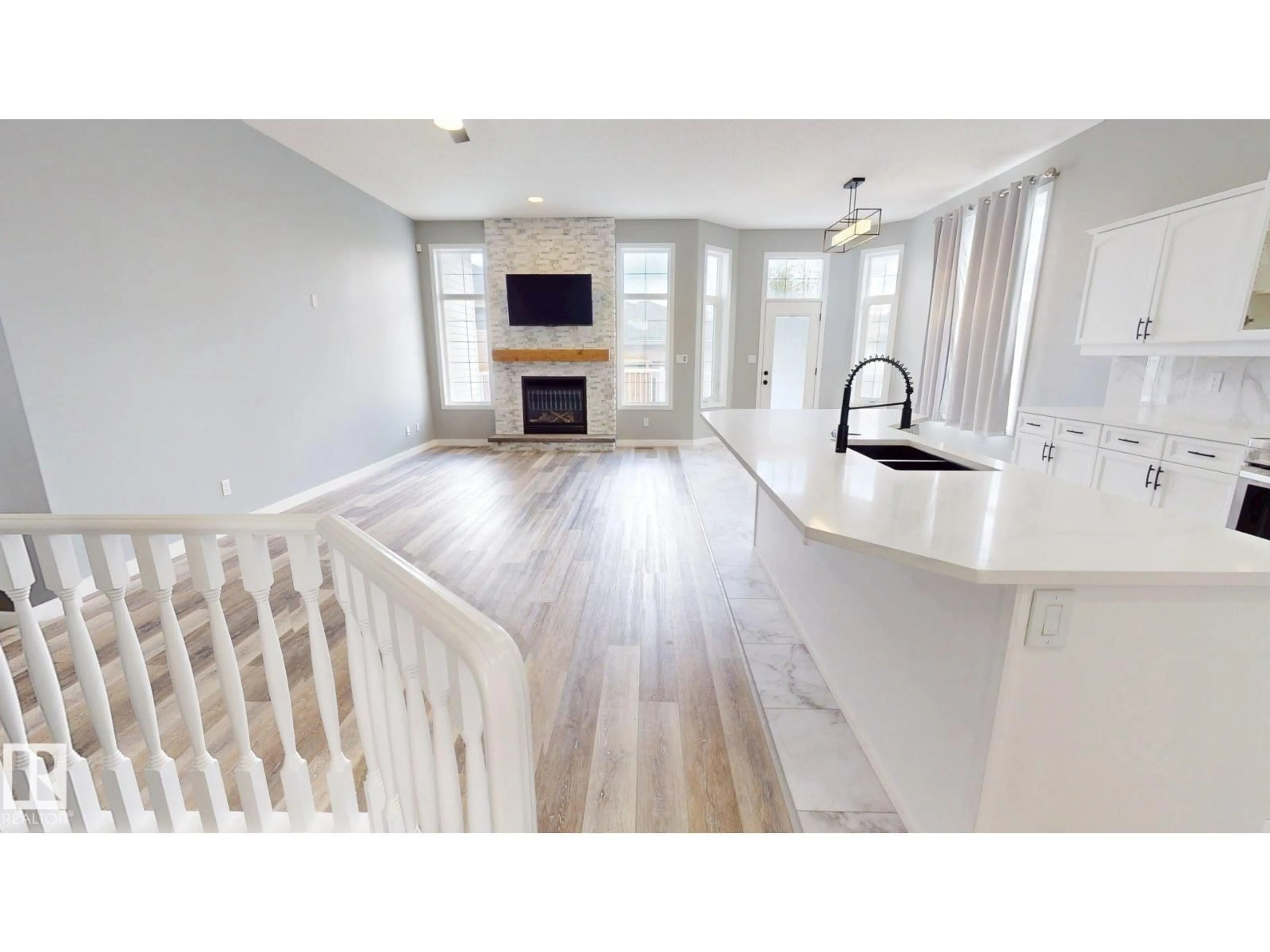 Open concept kitchen, wood/laminate floor for 29 RUE BOUCHARD, Beaumont Alberta T4X1R5