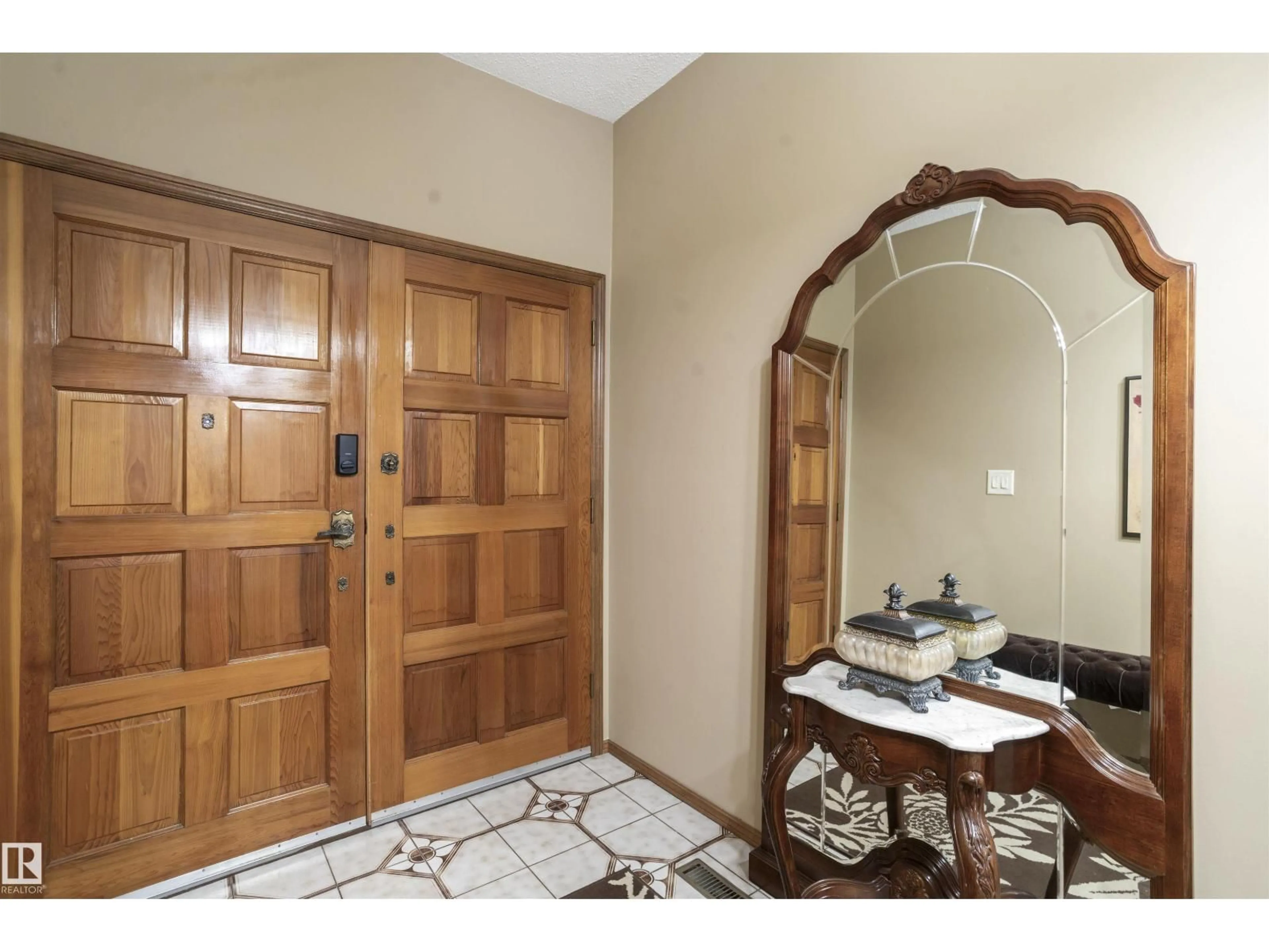 Indoor entryway for 9831 158 AV NW, Edmonton Alberta T5X4V3
