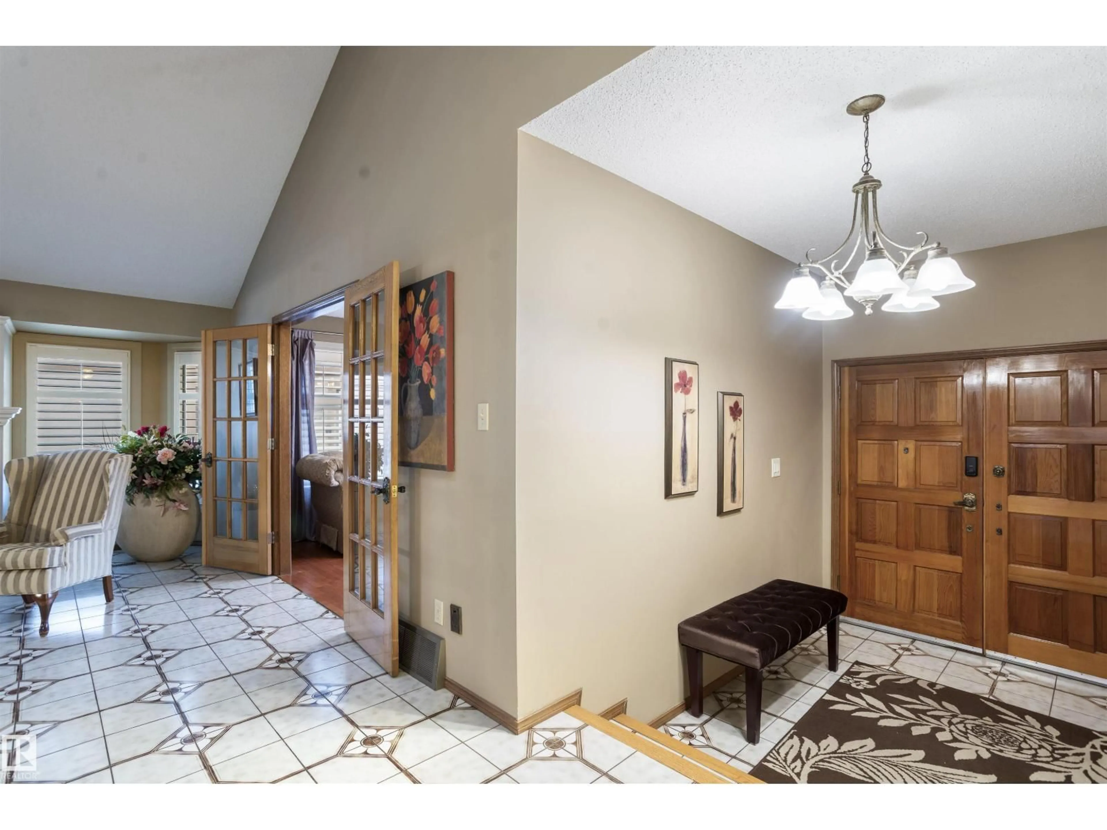 Indoor foyer for 9831 158 AV NW, Edmonton Alberta T5X4V3