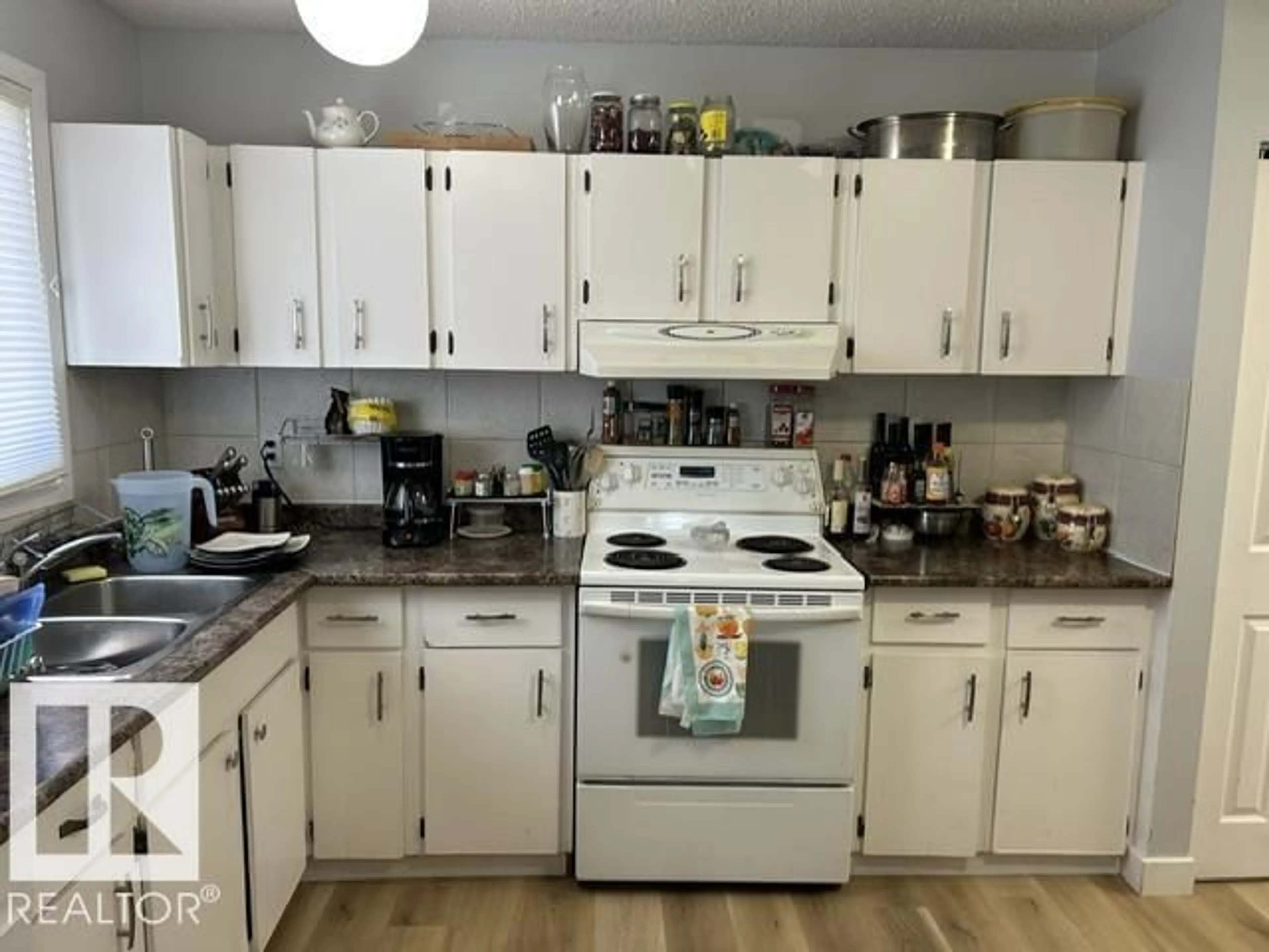 Standard kitchen, wood/laminate floor for 51 MCLEOD PL, Edmonton Alberta T5A3A8