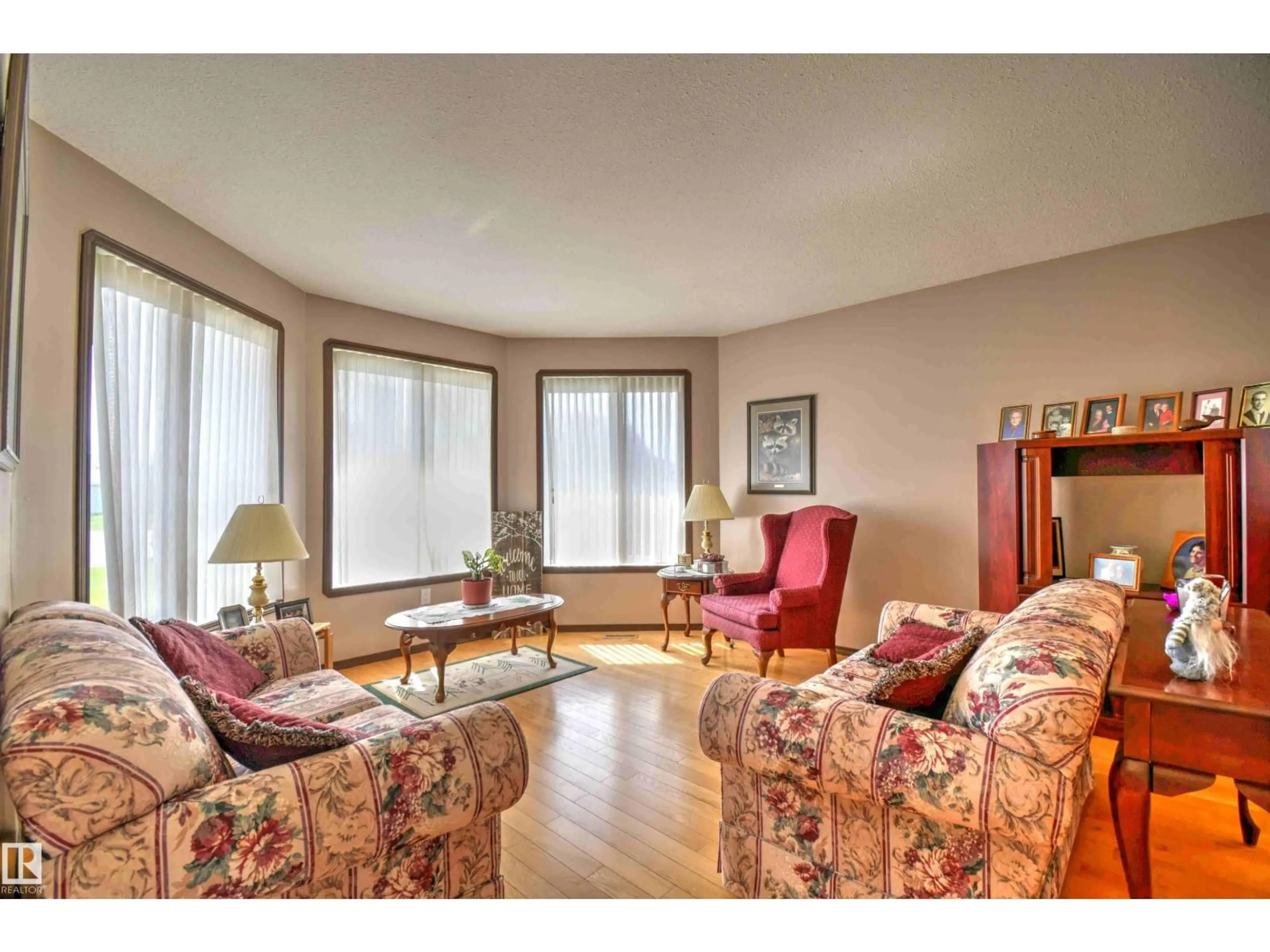 Living room with furniture, wood/laminate floor for 5426 53 AV, St. Paul Town Alberta T0A3A1