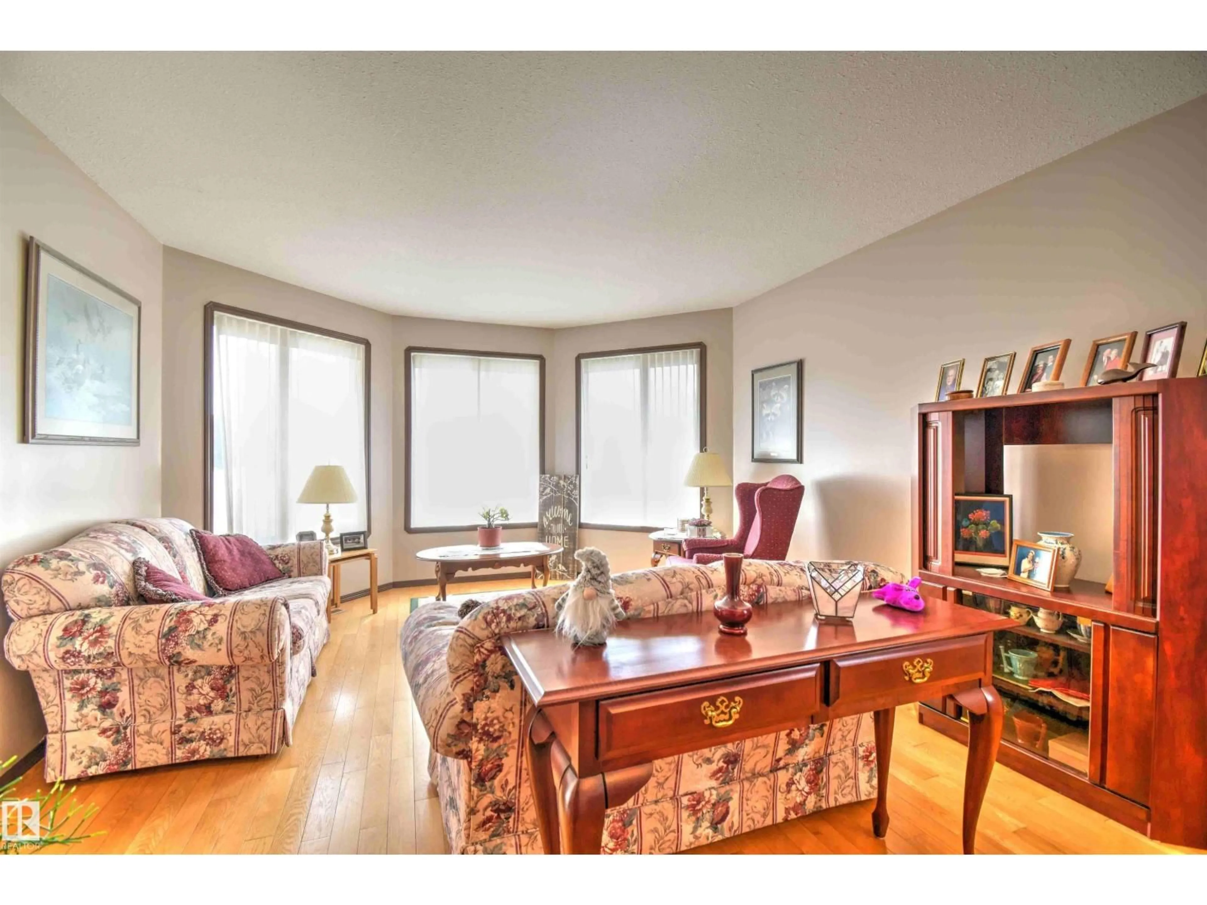 Living room with furniture, wood/laminate floor for 5426 53 AV, St. Paul Town Alberta T0A3A1