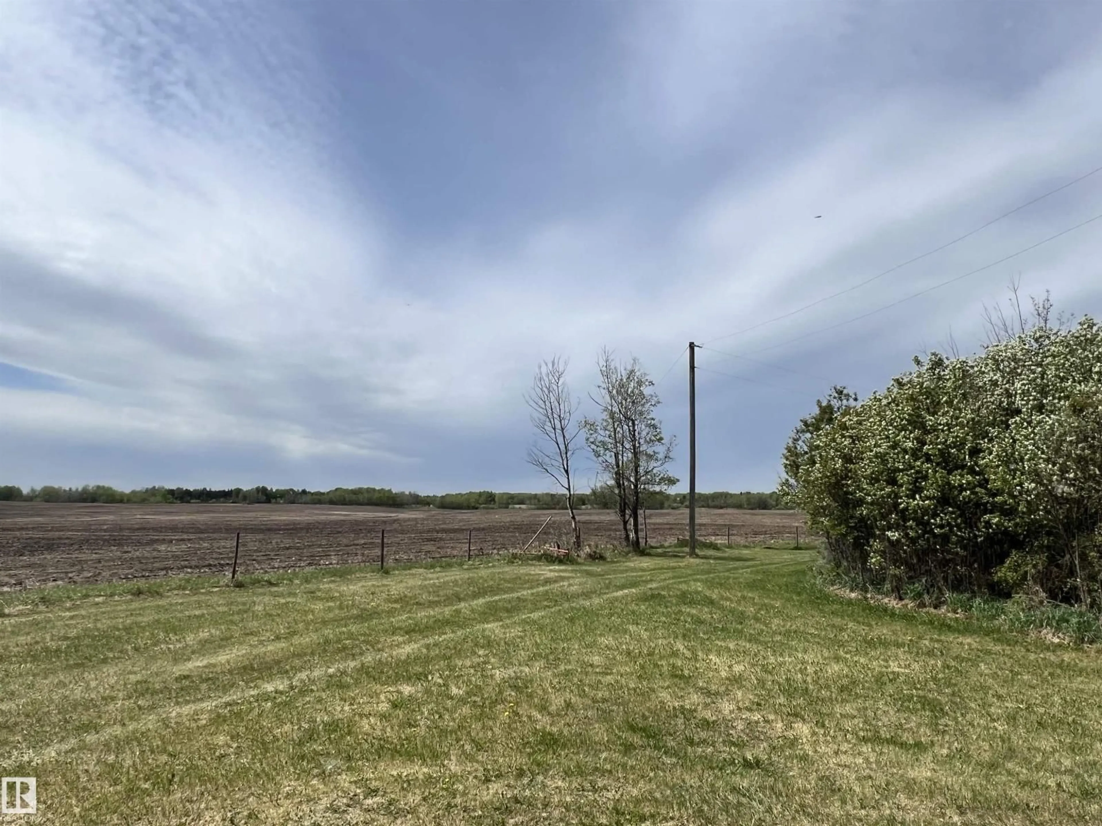 A pic from outside/outdoor area/front of a property/back of a property/a pic from drone, water/lake/river/ocean view for 1209 TWP RD 564, Rural Sturgeon County Alberta T8R0L1