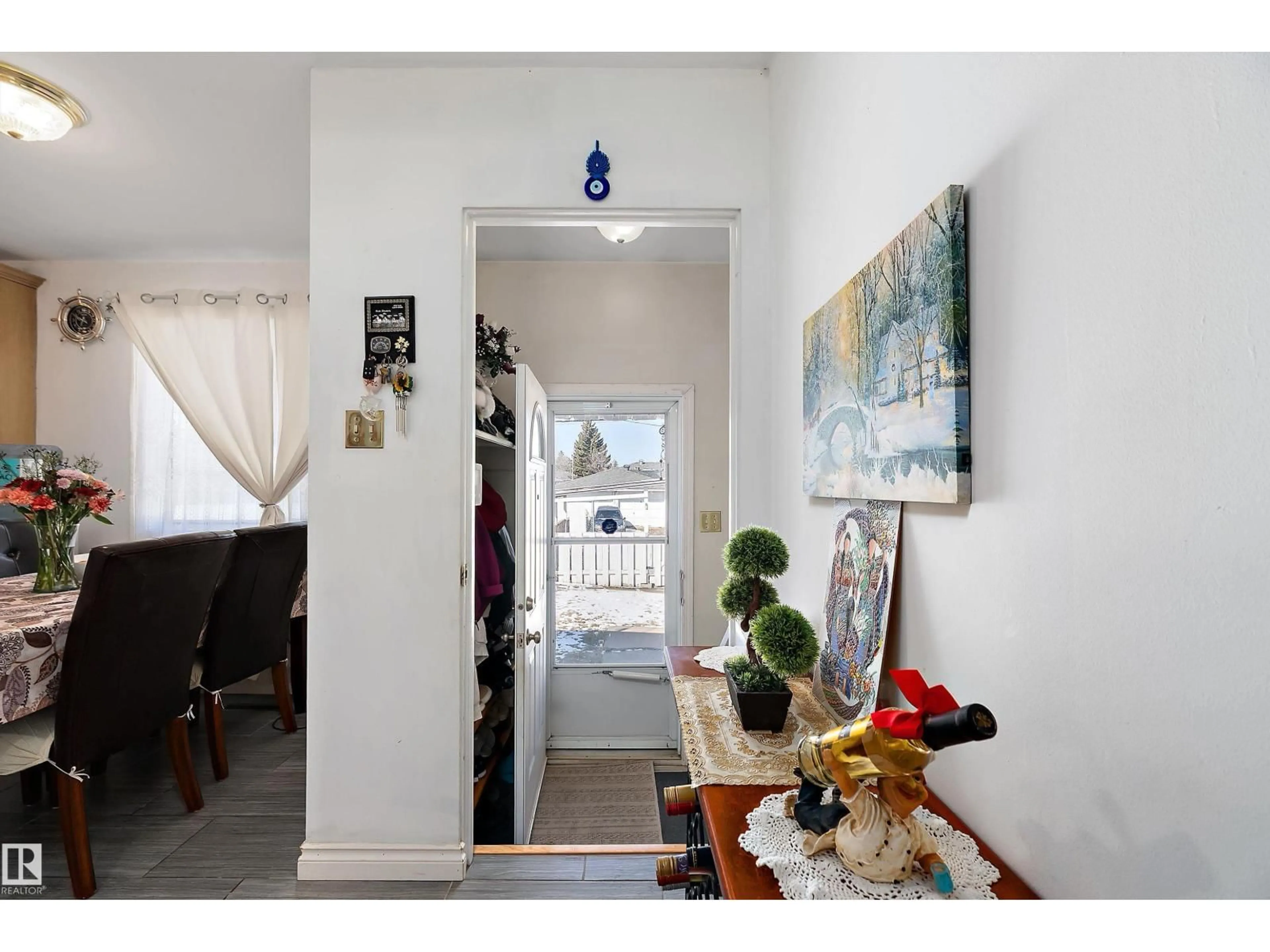 Indoor entryway for NW - 13416 101 ST, Edmonton Alberta T5E4G4