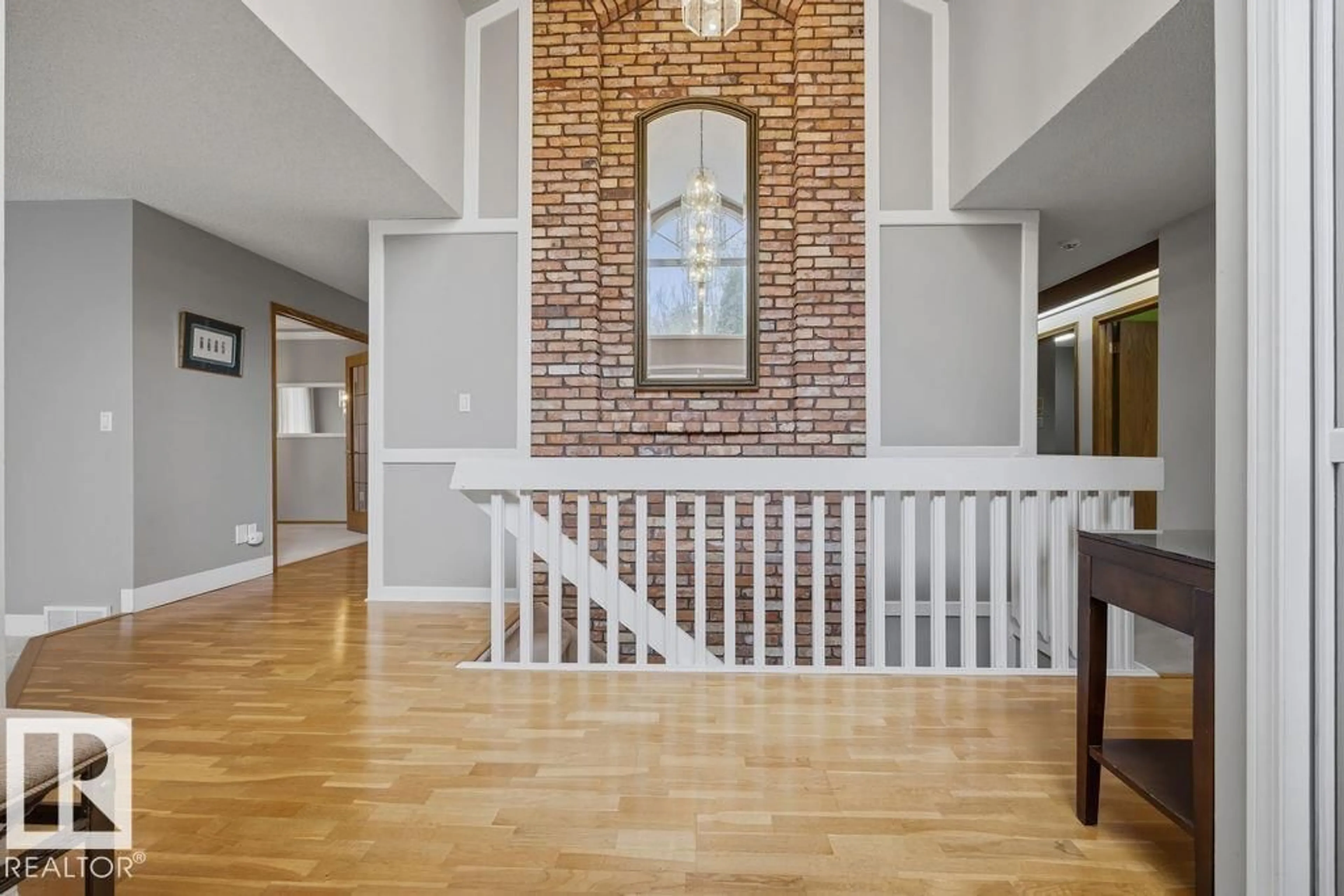 Indoor entryway for 38 WEST POINT WD, Edmonton Alberta T5T5N5