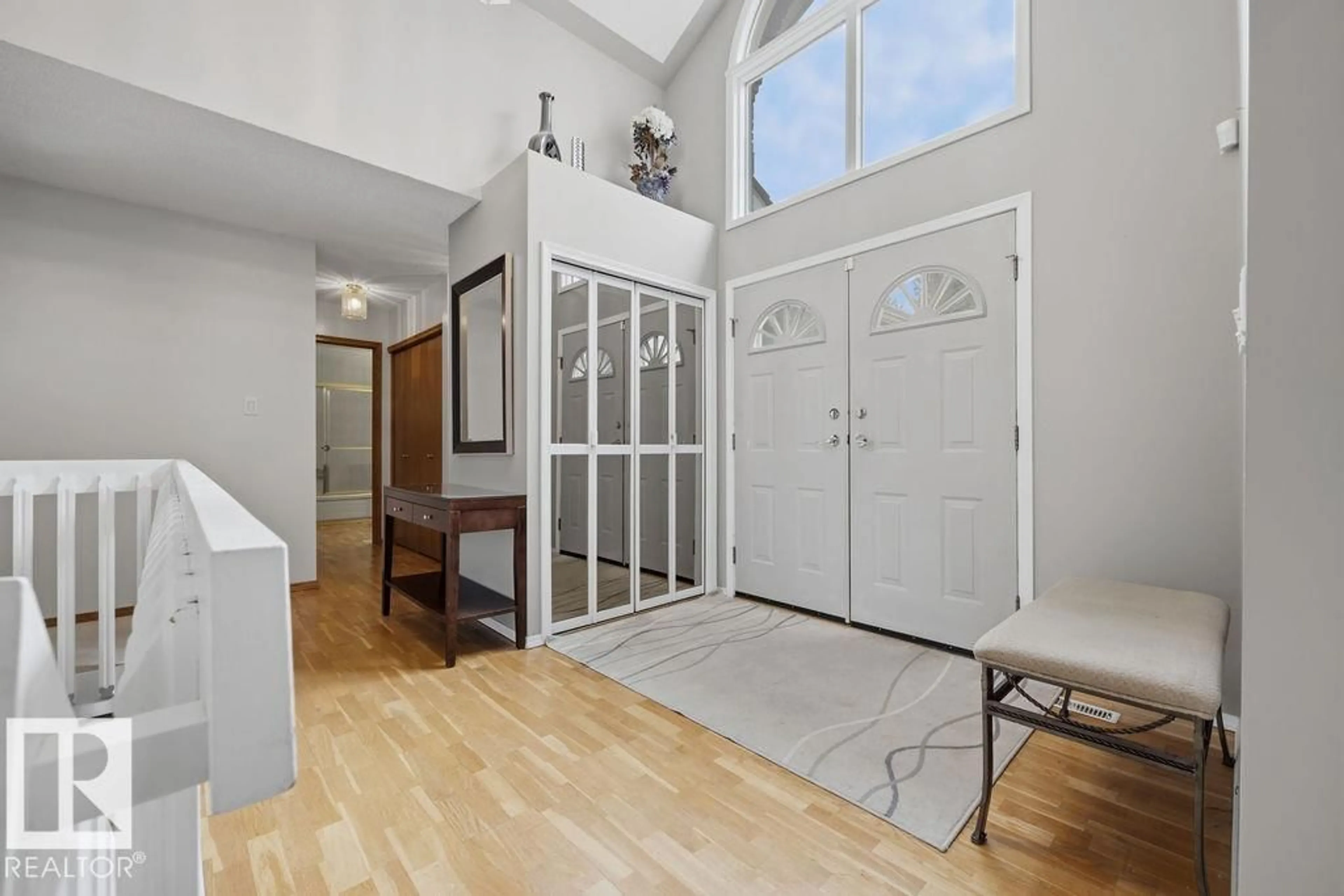 Indoor entryway for 38 WEST POINT WD, Edmonton Alberta T5T5N5