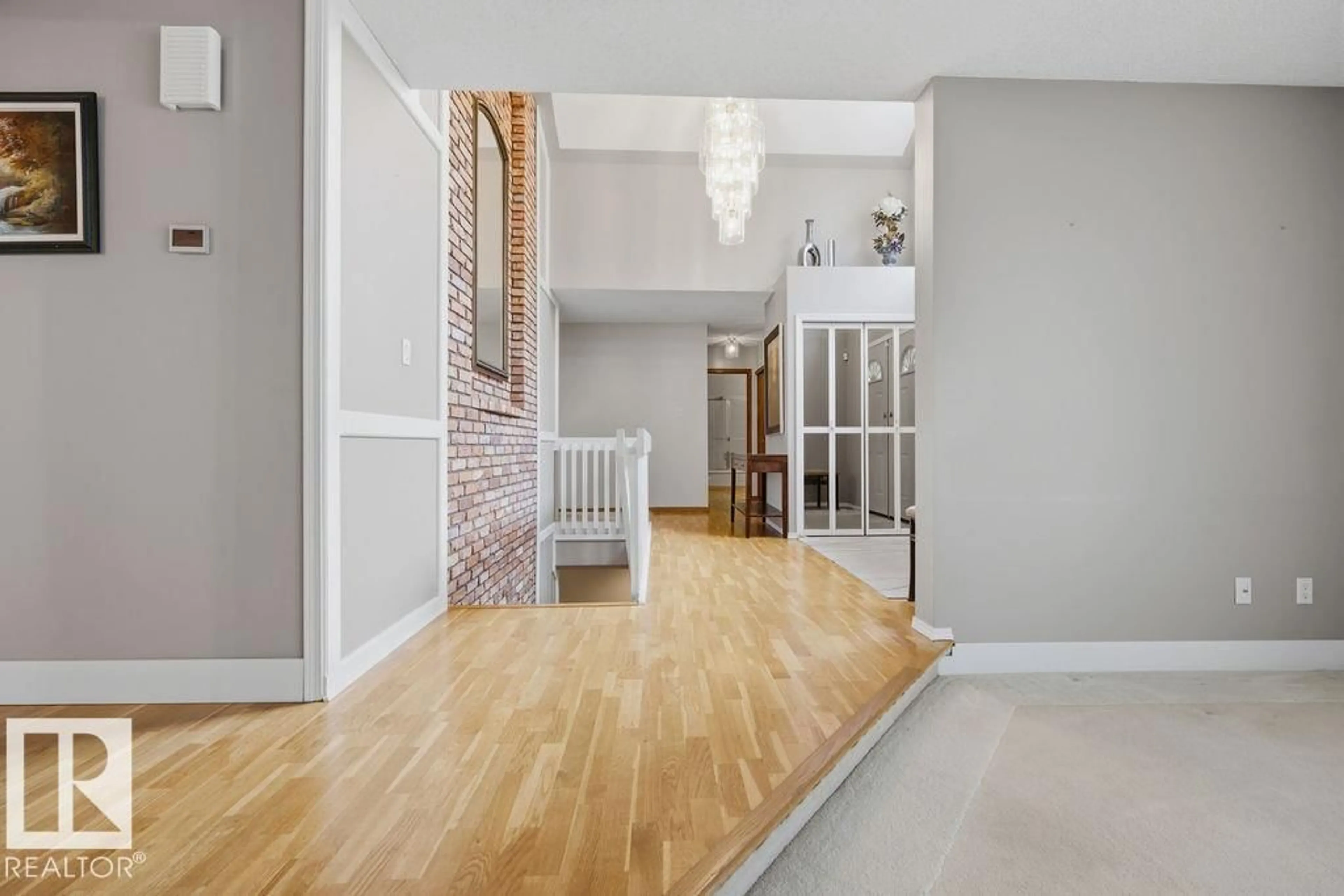 Indoor entryway for 38 WEST POINT WD, Edmonton Alberta T5T5N5