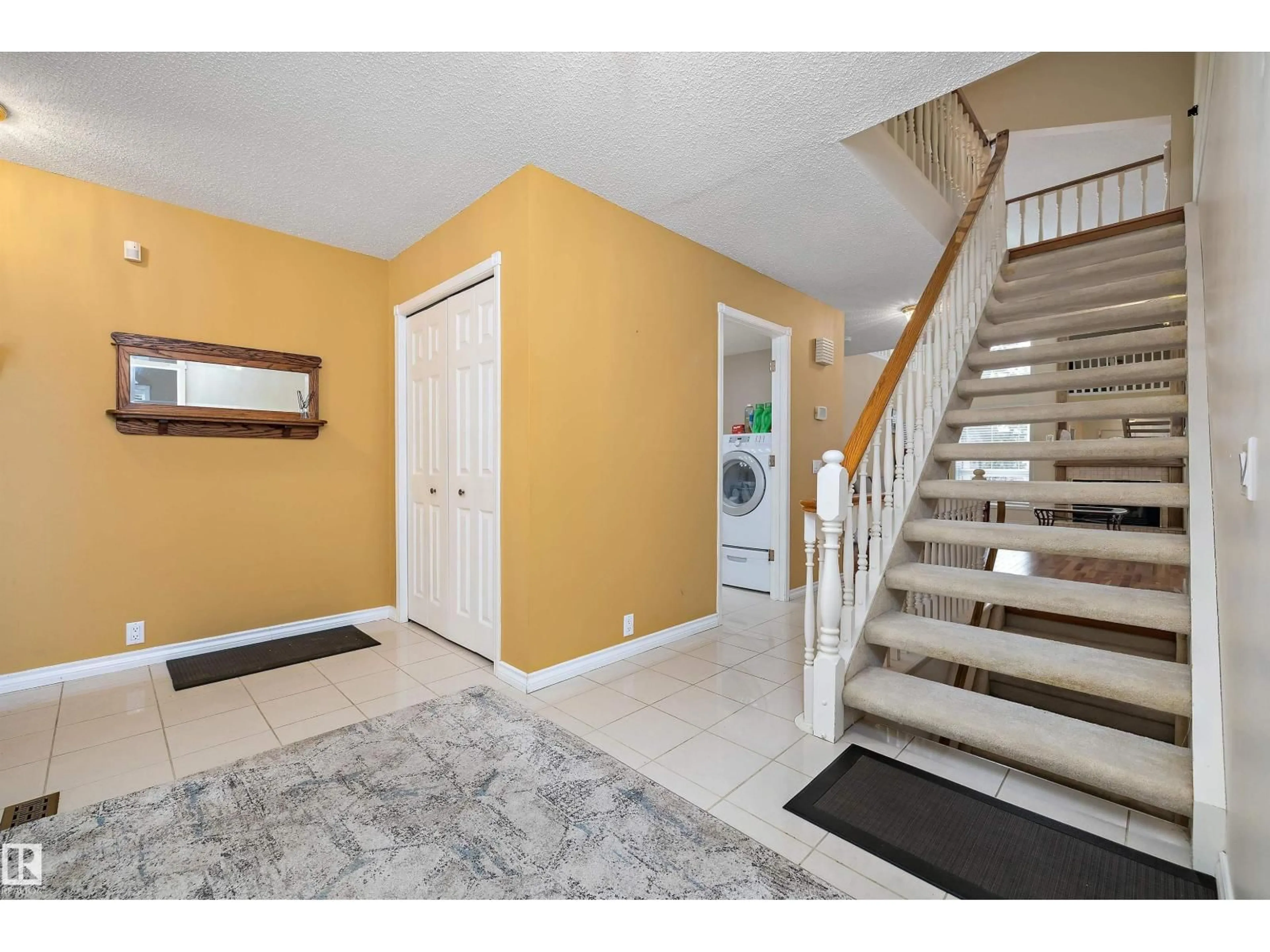 Indoor entryway for NW - 1027 109 ST, Edmonton Alberta T6J5G2