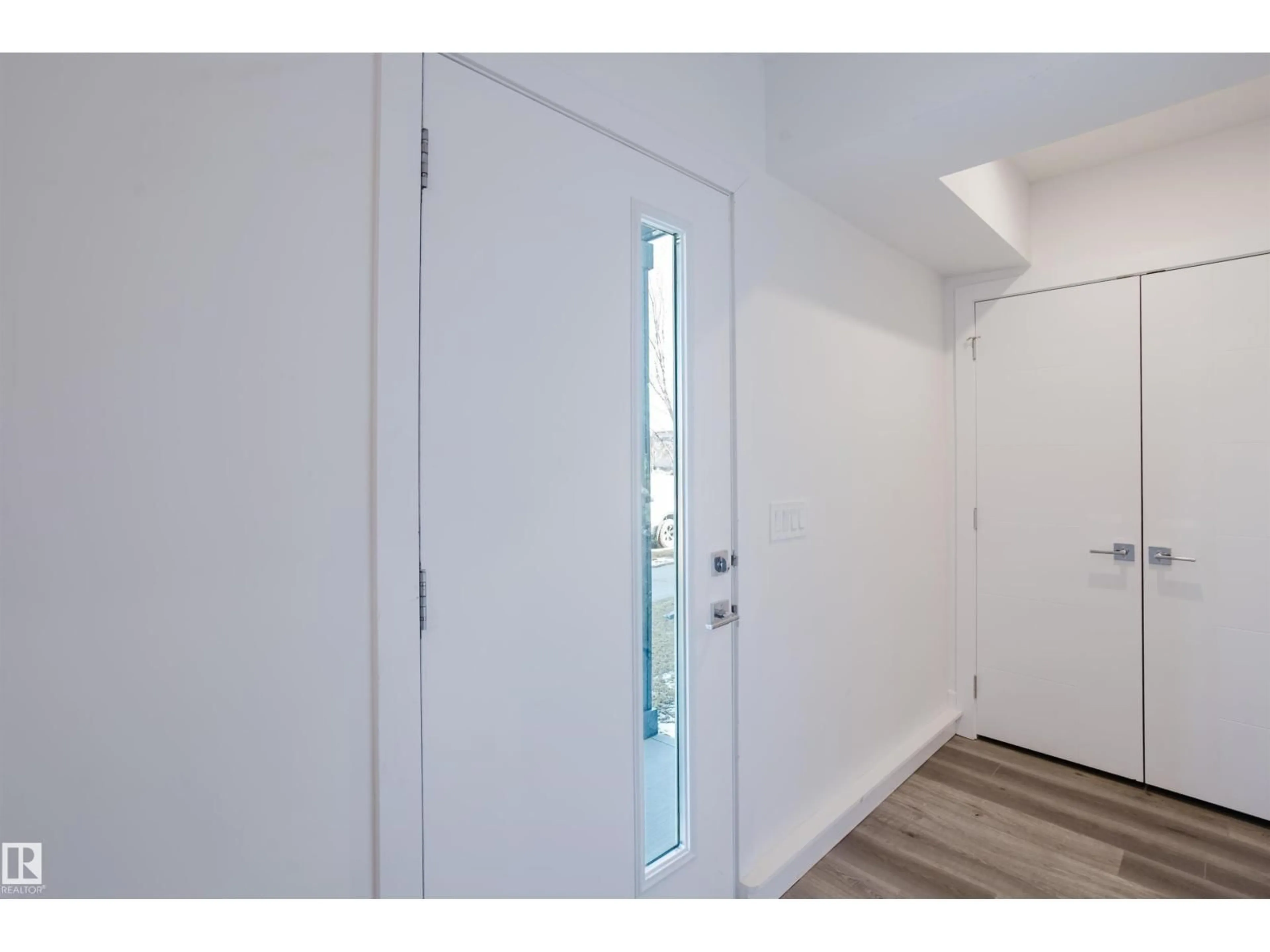 Indoor entryway for 10 - 26 SALISBURY WY, Sherwood Park Alberta T8B0B1