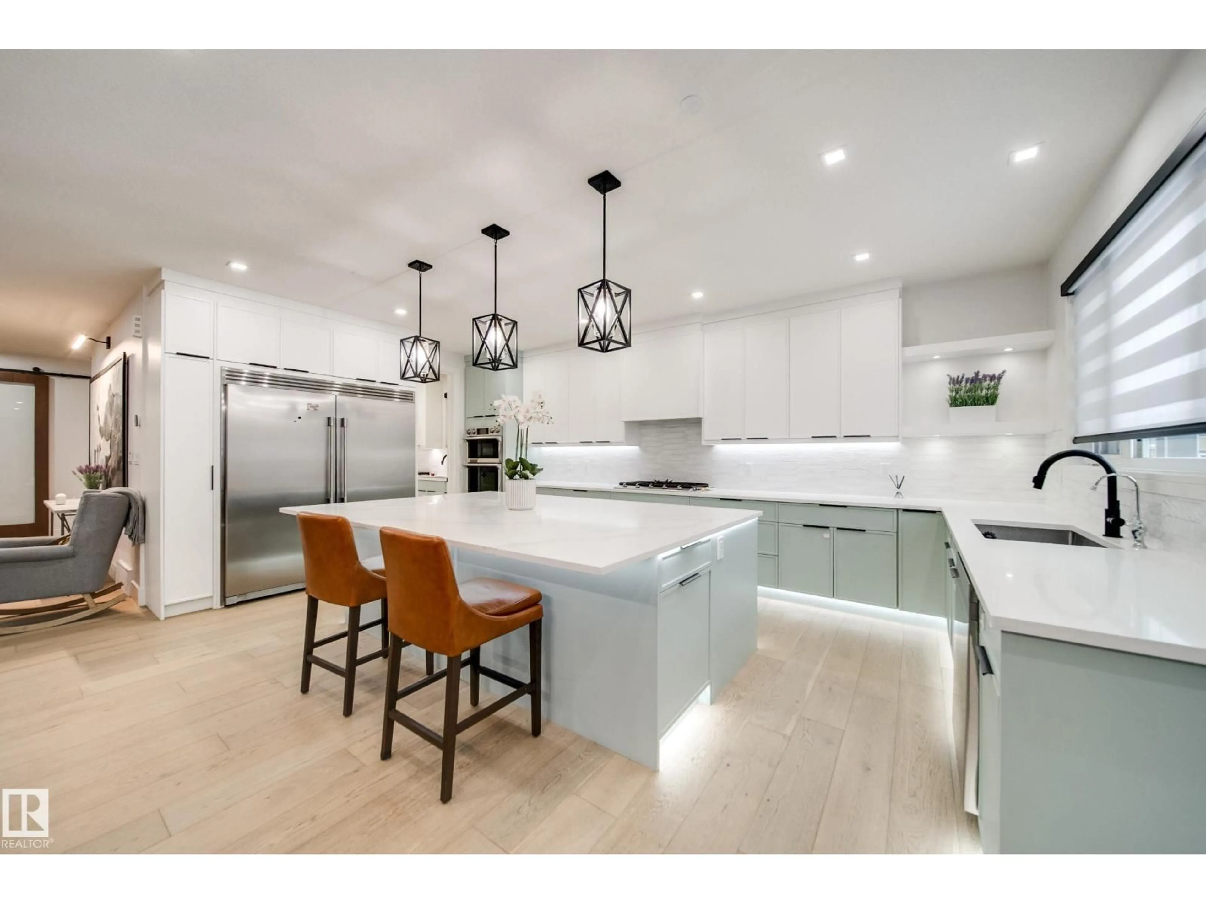 Contemporary kitchen, unknown for 4416 SUZANNA CR, Edmonton Alberta T6X0Y4