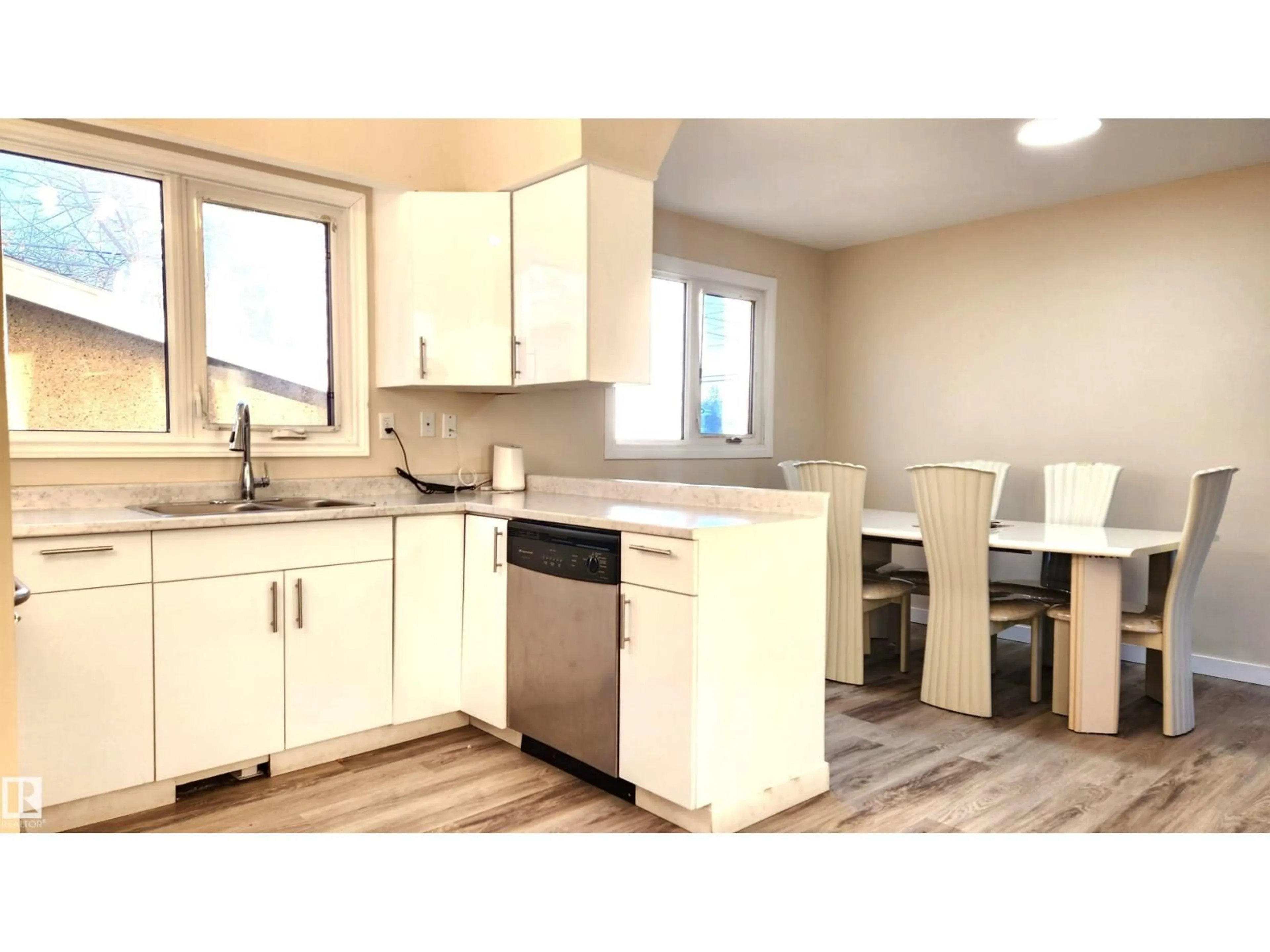 Standard kitchen, wood/laminate floor for 4709 106 ST, Edmonton Alberta T5J2S7