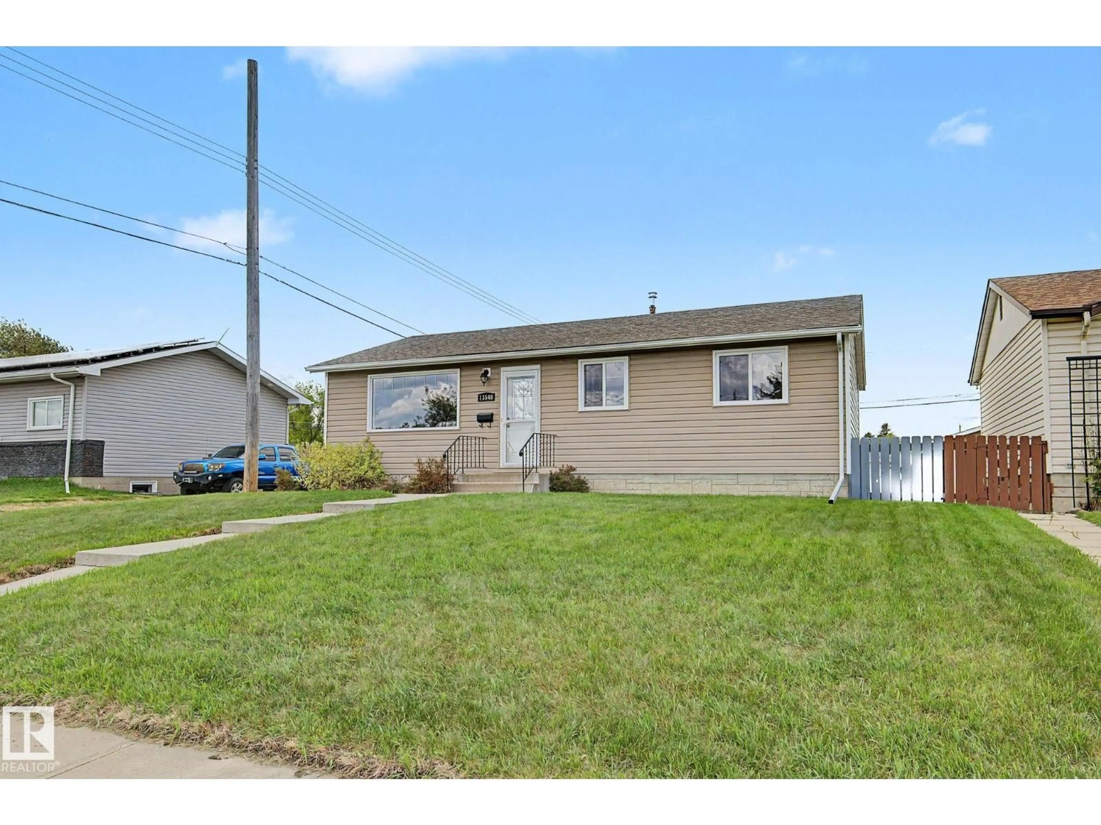 Home with vinyl exterior material, water/lake/river/ocean view for 13548 123 ST, Edmonton Alberta T5L0K3