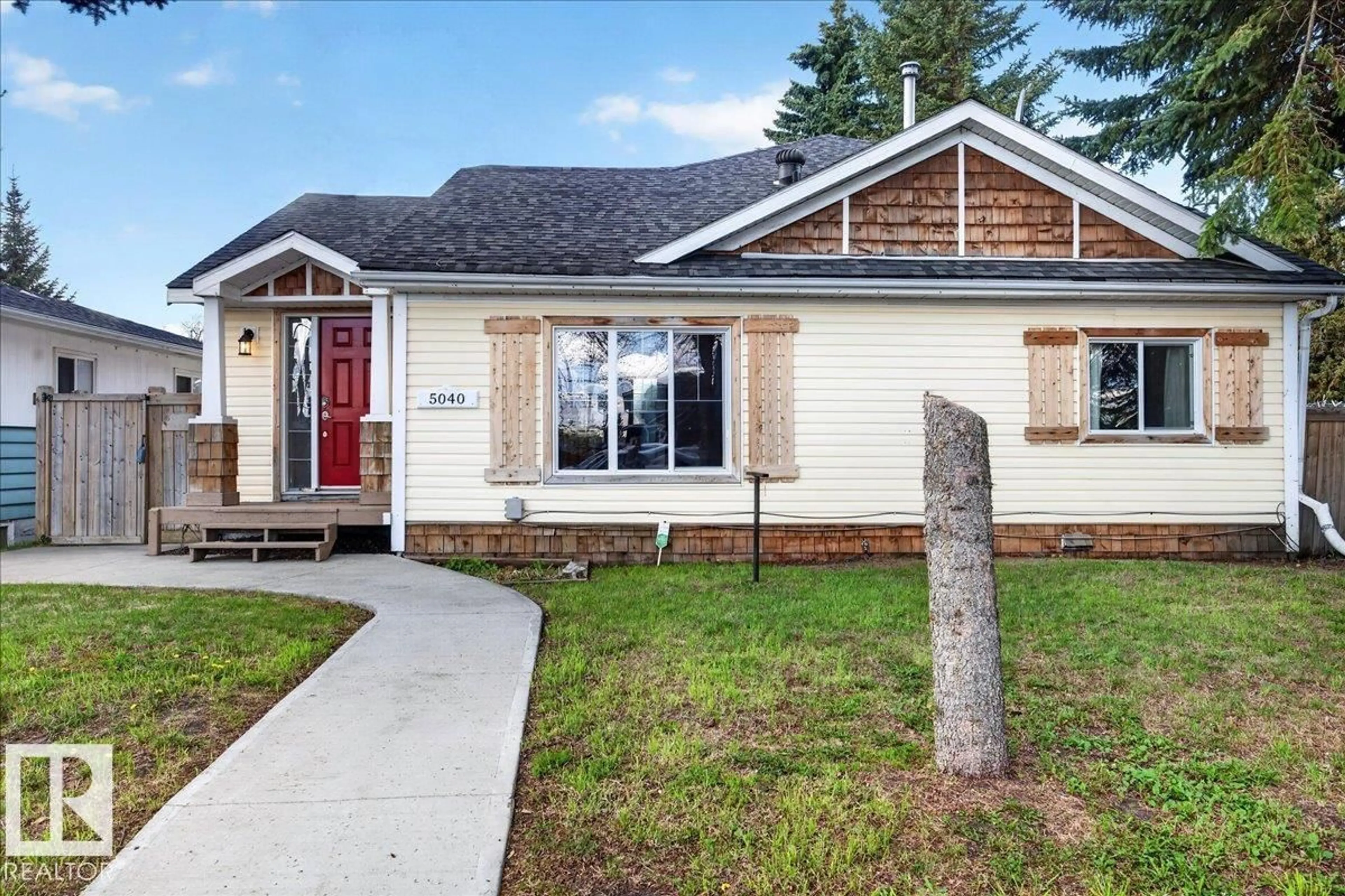 Home with vinyl exterior material, street for 5040 52 ST, Andrew Alberta T0B0C0