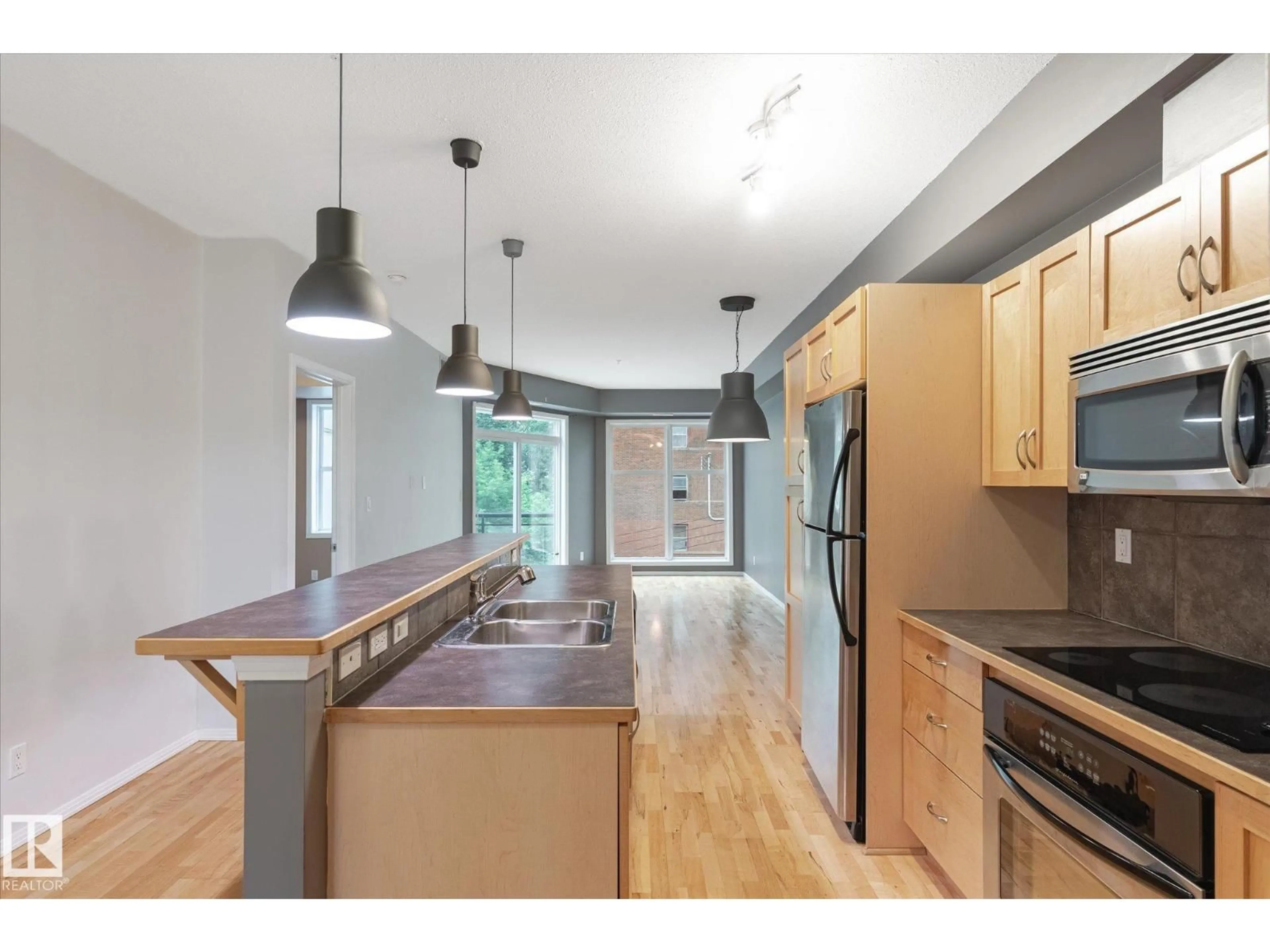 Open concept kitchen, unknown for 511 10503 98 AV, Edmonton Alberta T5K0B2