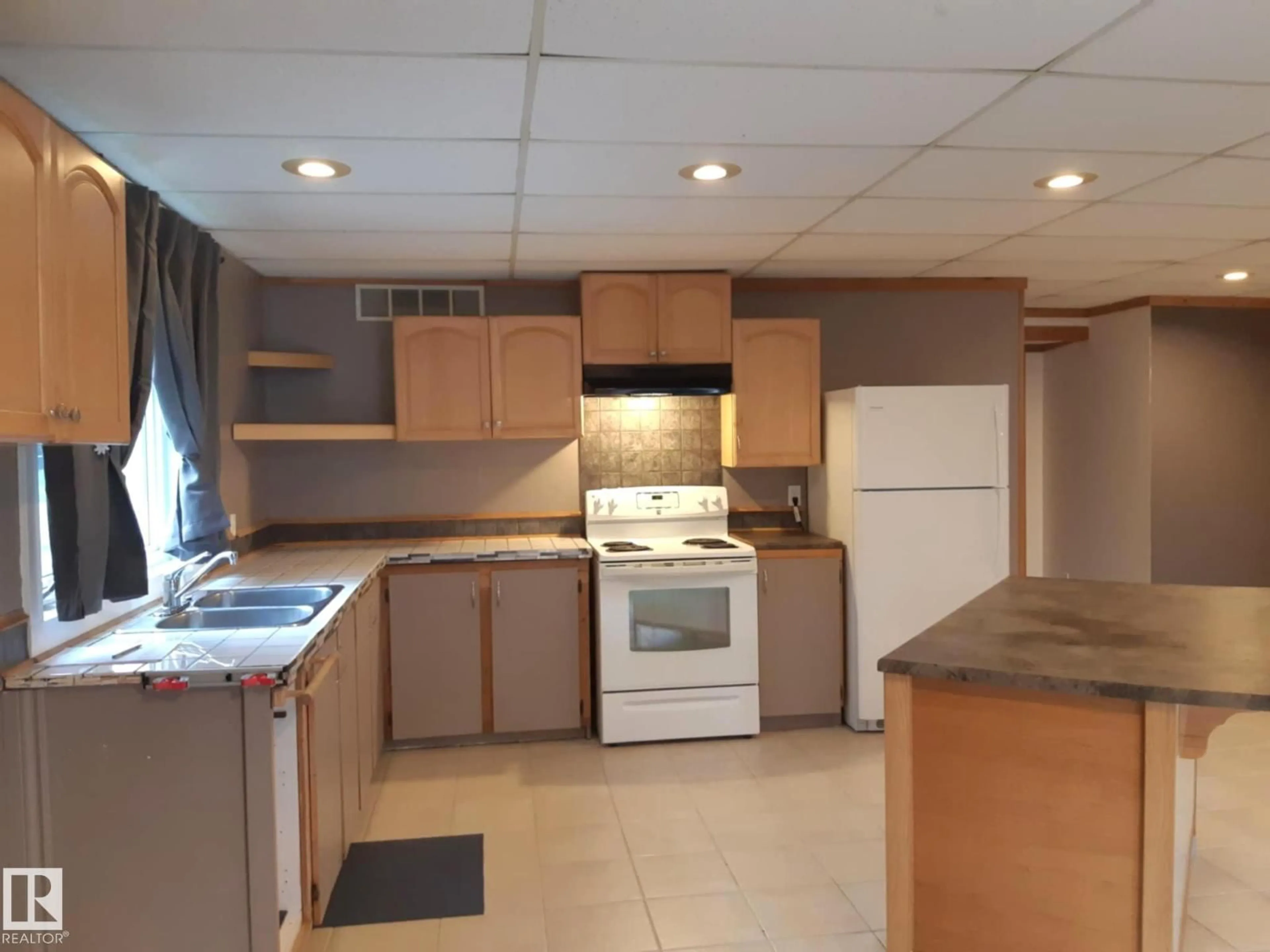Standard kitchen, unknown for 3809 112 AV, Edmonton Alberta T5W0M5