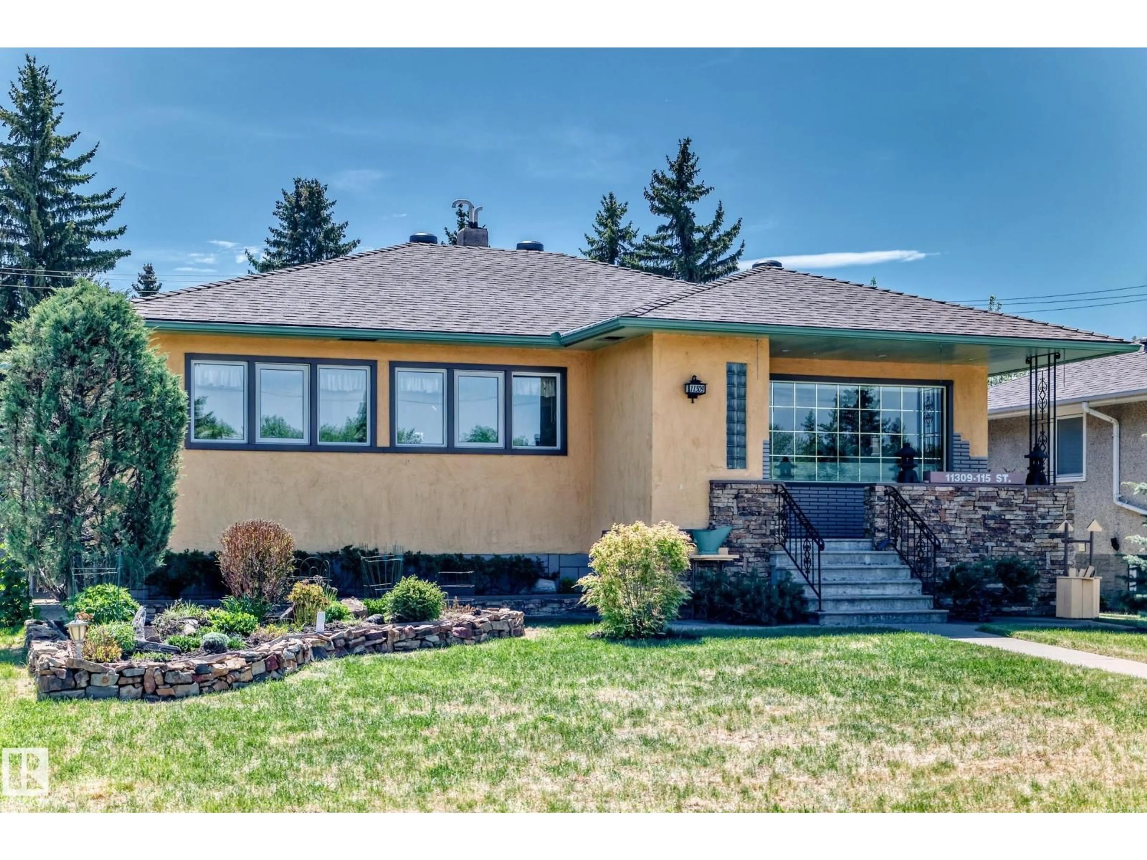Home with vinyl exterior material, street for 11309 115 ST NW, Edmonton Alberta T5G2V5