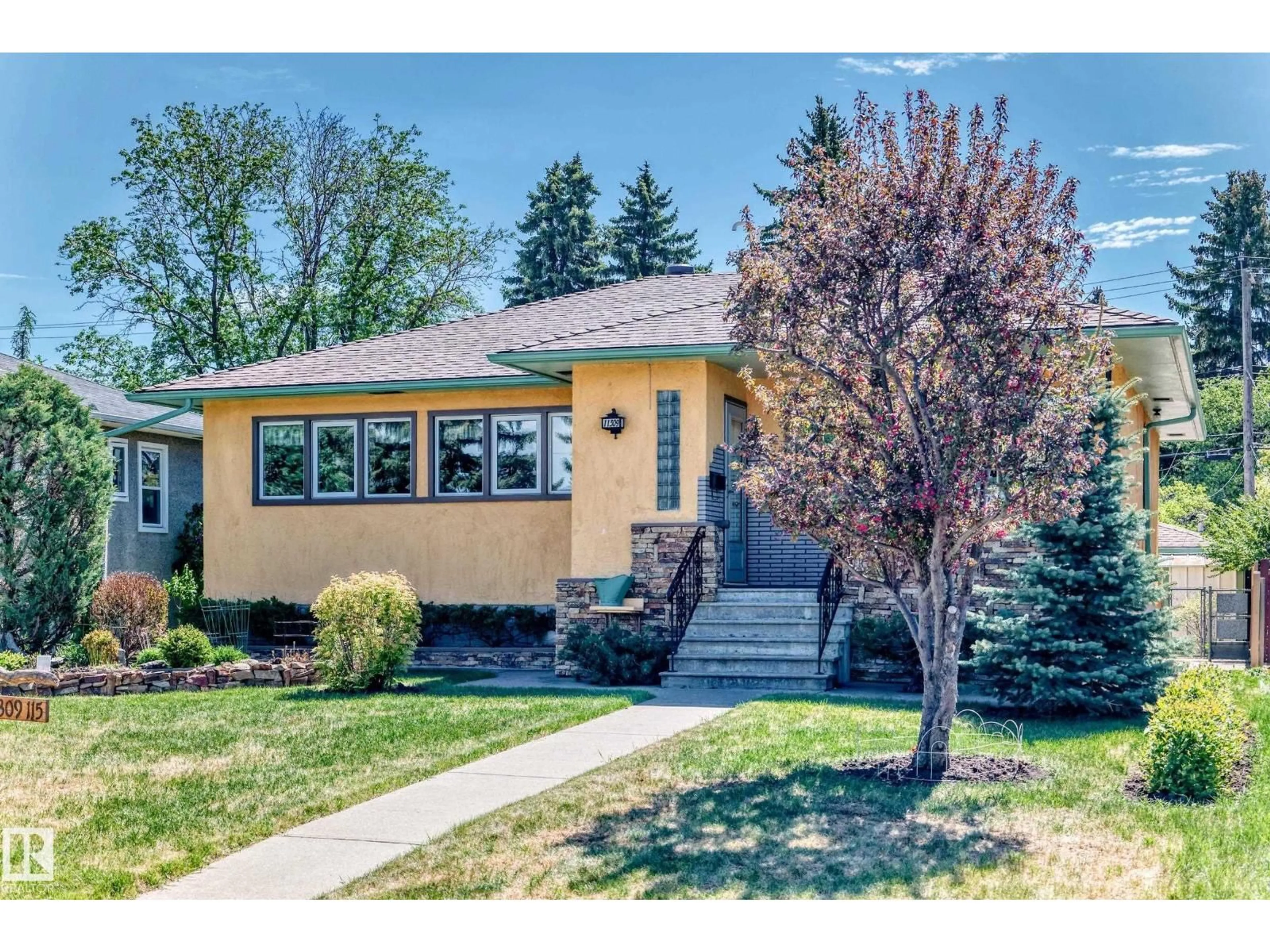 Home with vinyl exterior material, street for 11309 115 ST NW, Edmonton Alberta T5G2V5