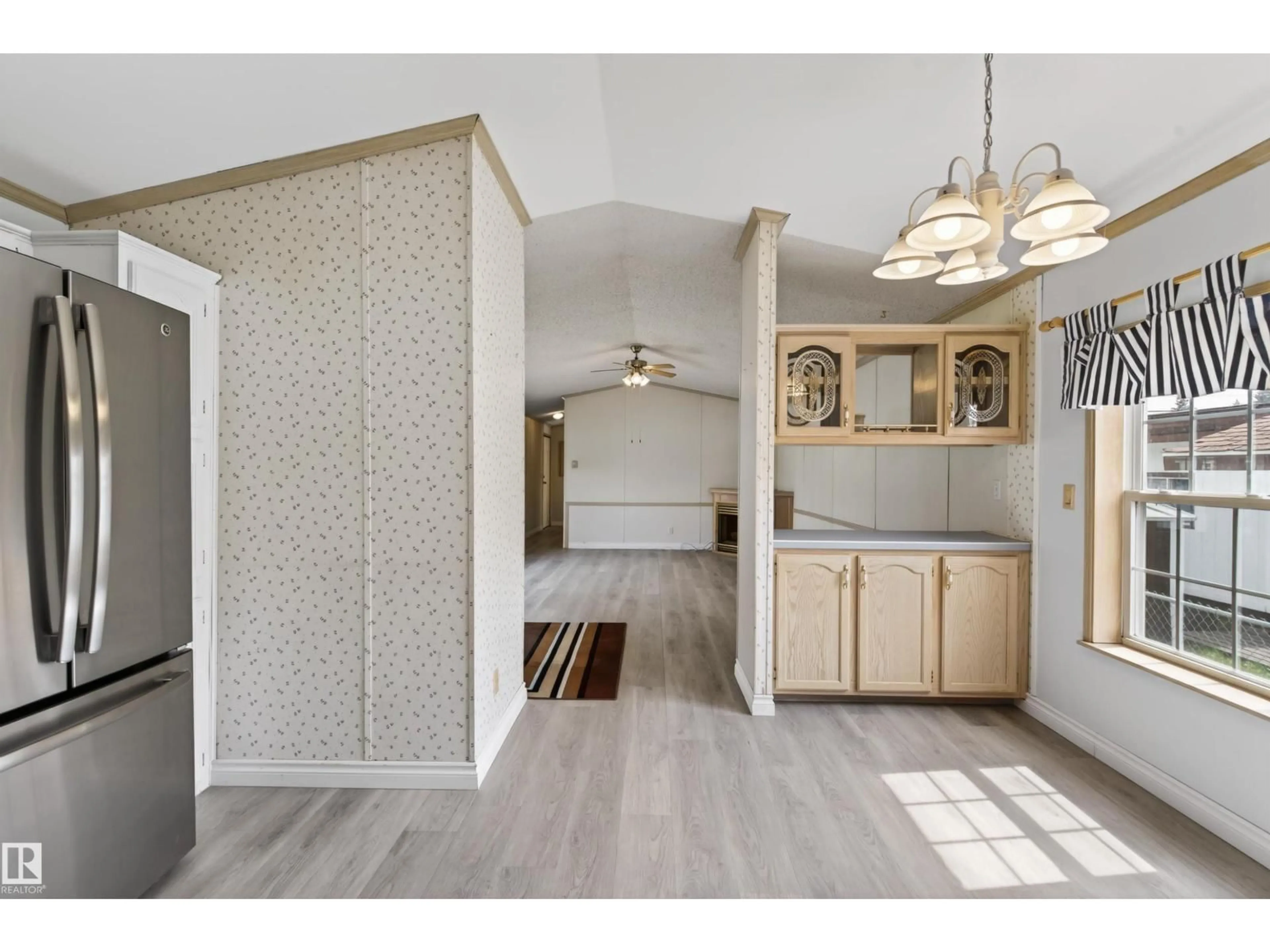 Indoor entryway for 5329 54 ST, Cold Lake Alberta T9M1W2